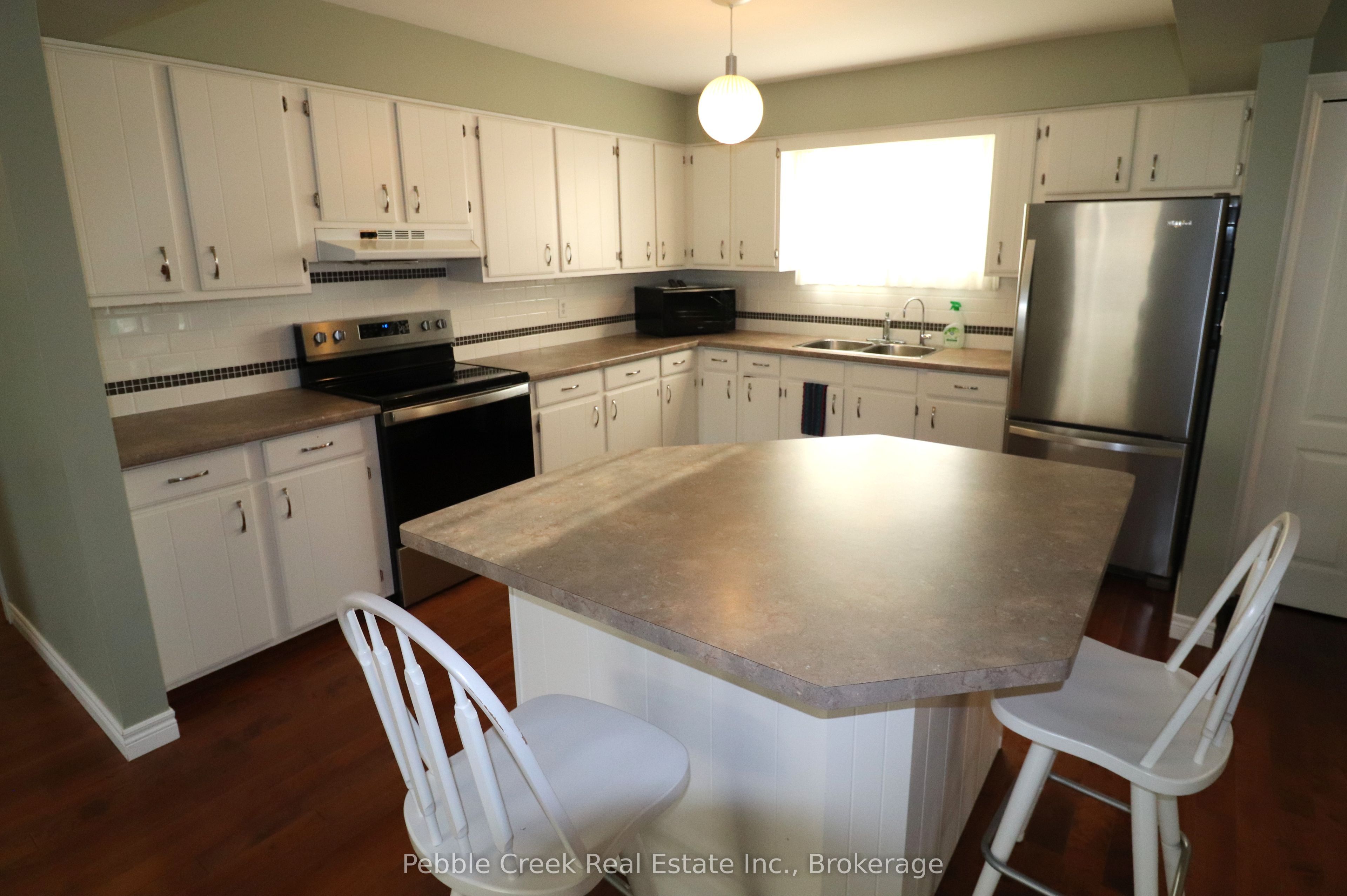 21 Suncoast Drive W Property Photo 6