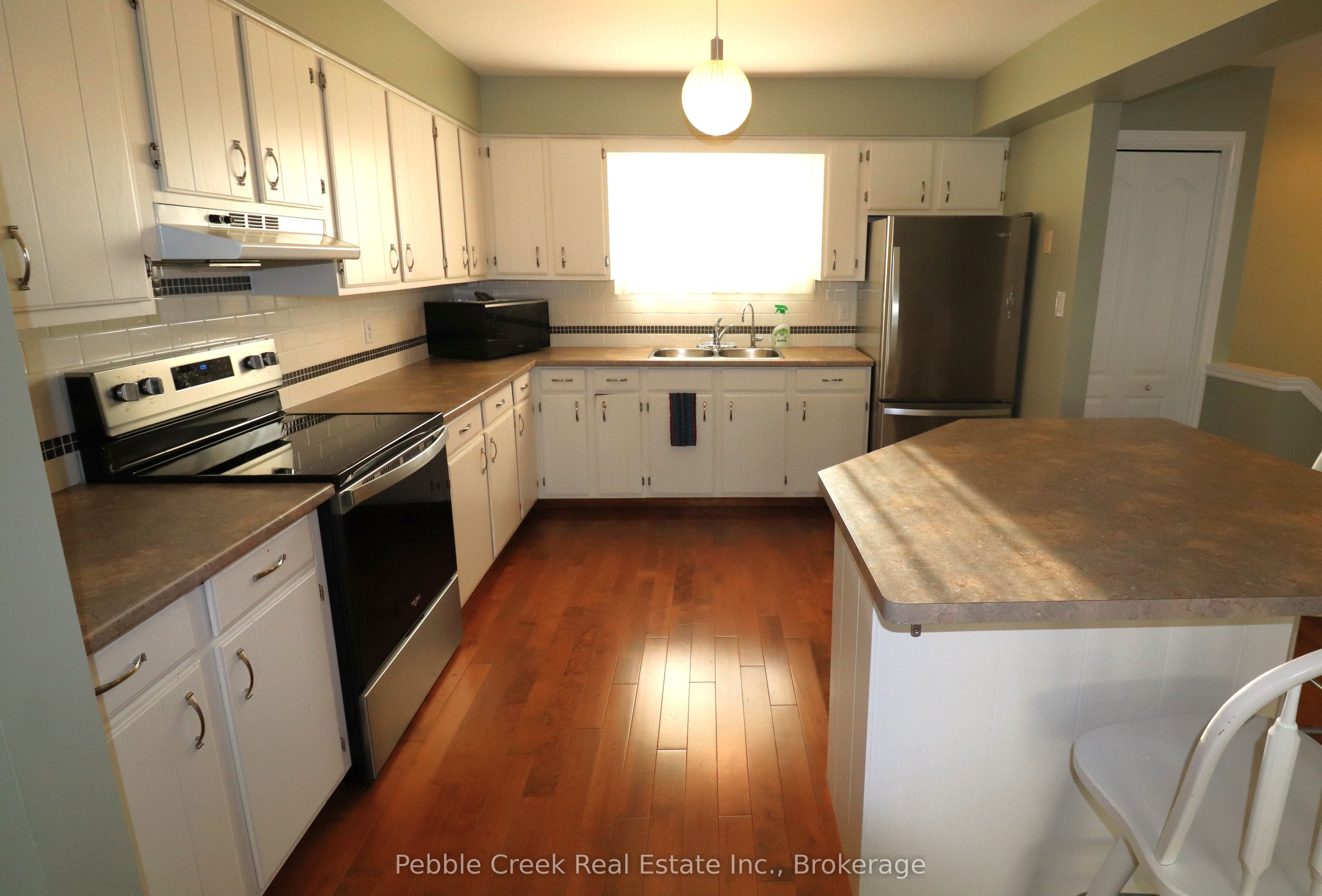 21 Suncoast Drive W Property Photo 8