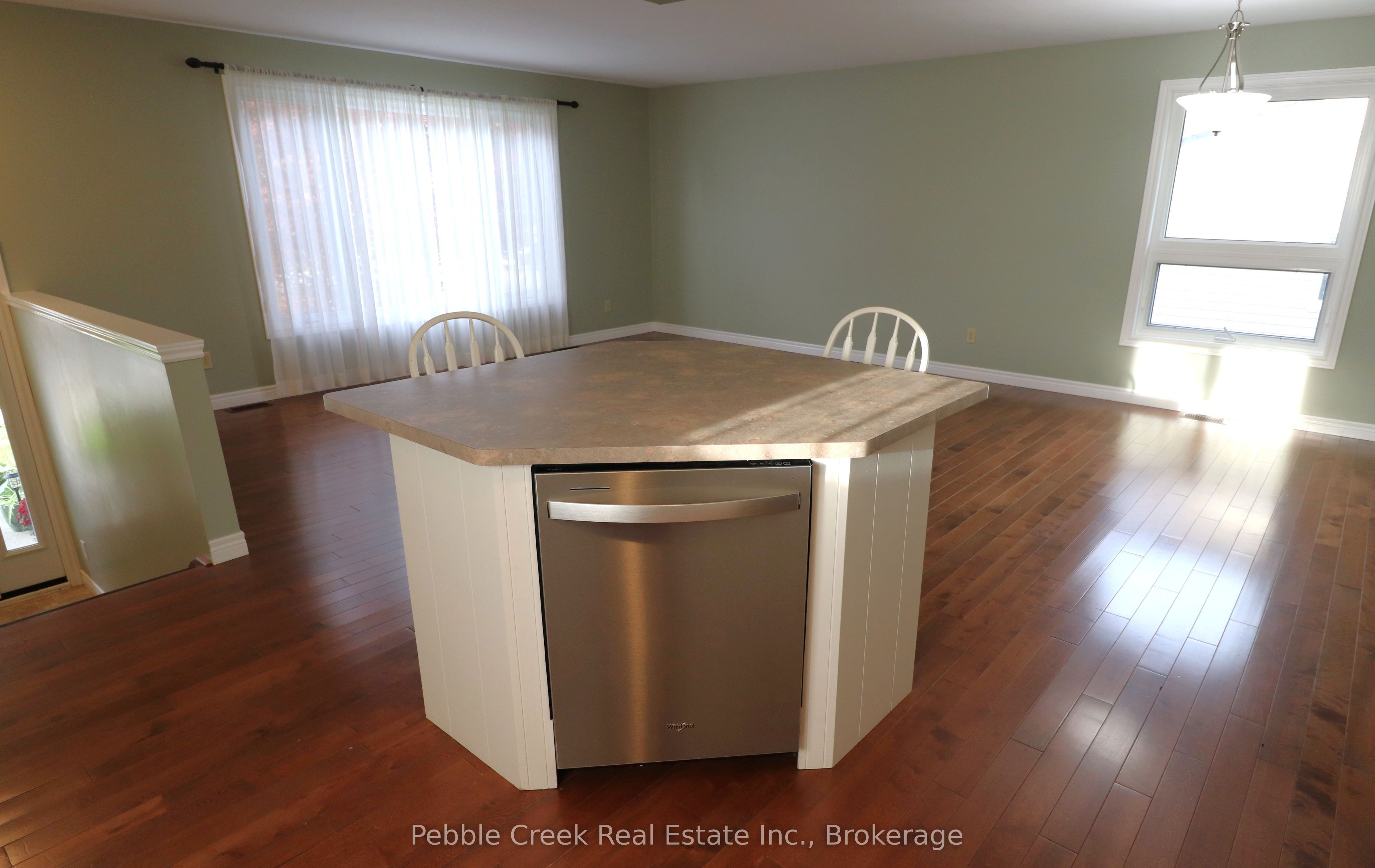 21 Suncoast Drive W Property Photo 9