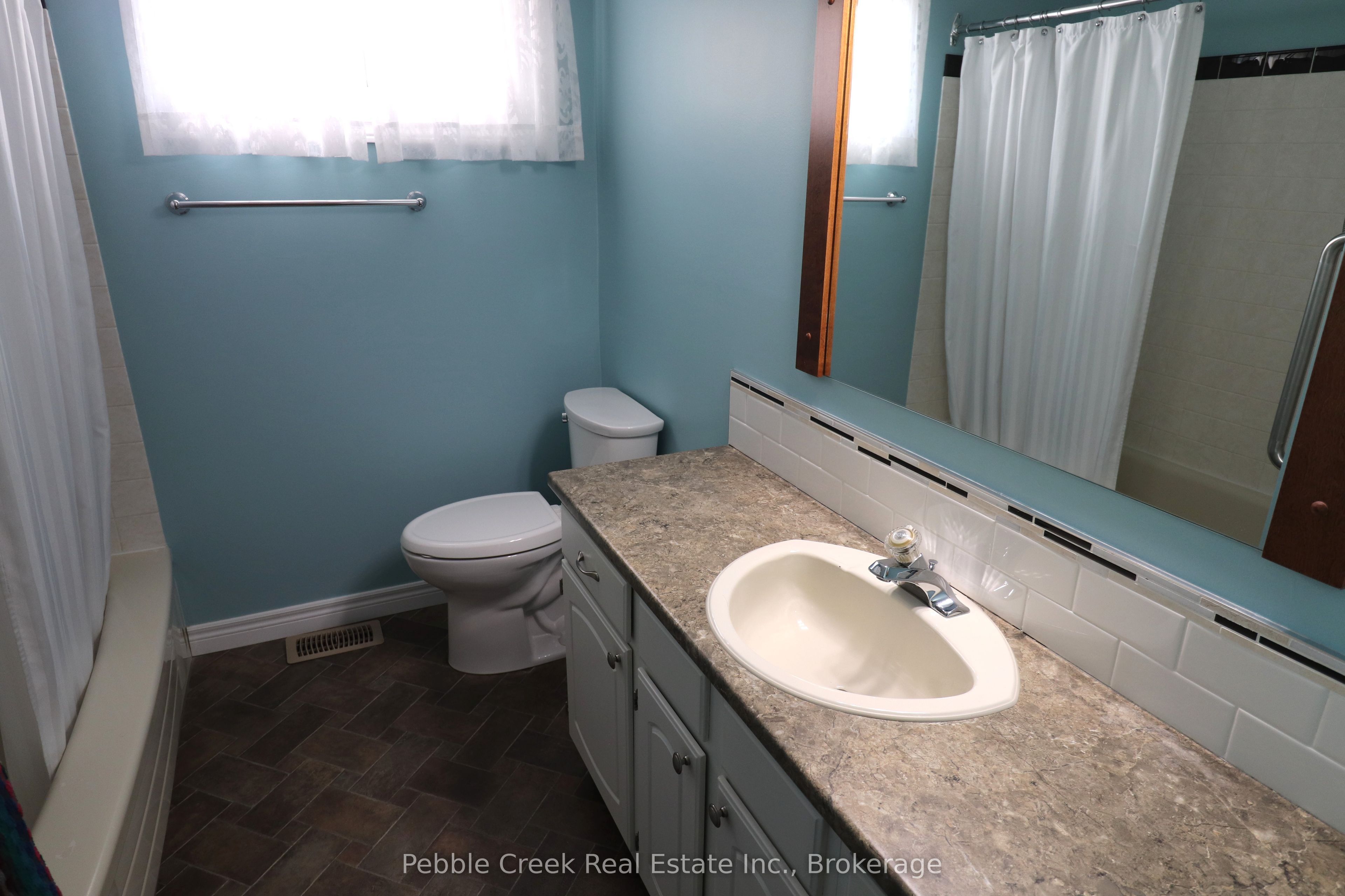 21 Suncoast Drive W Property Photo 14