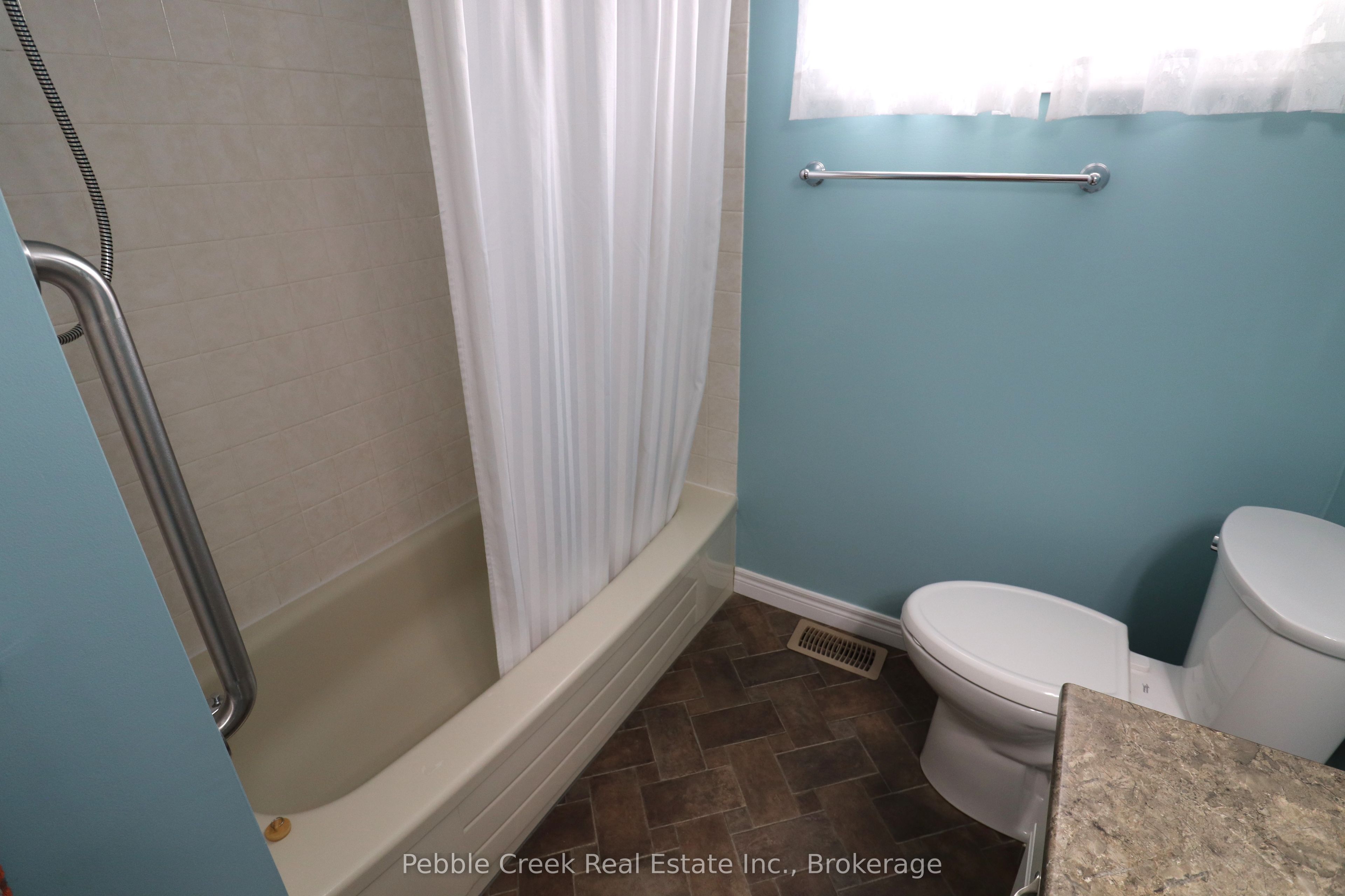 21 Suncoast Drive W Property Photo 15