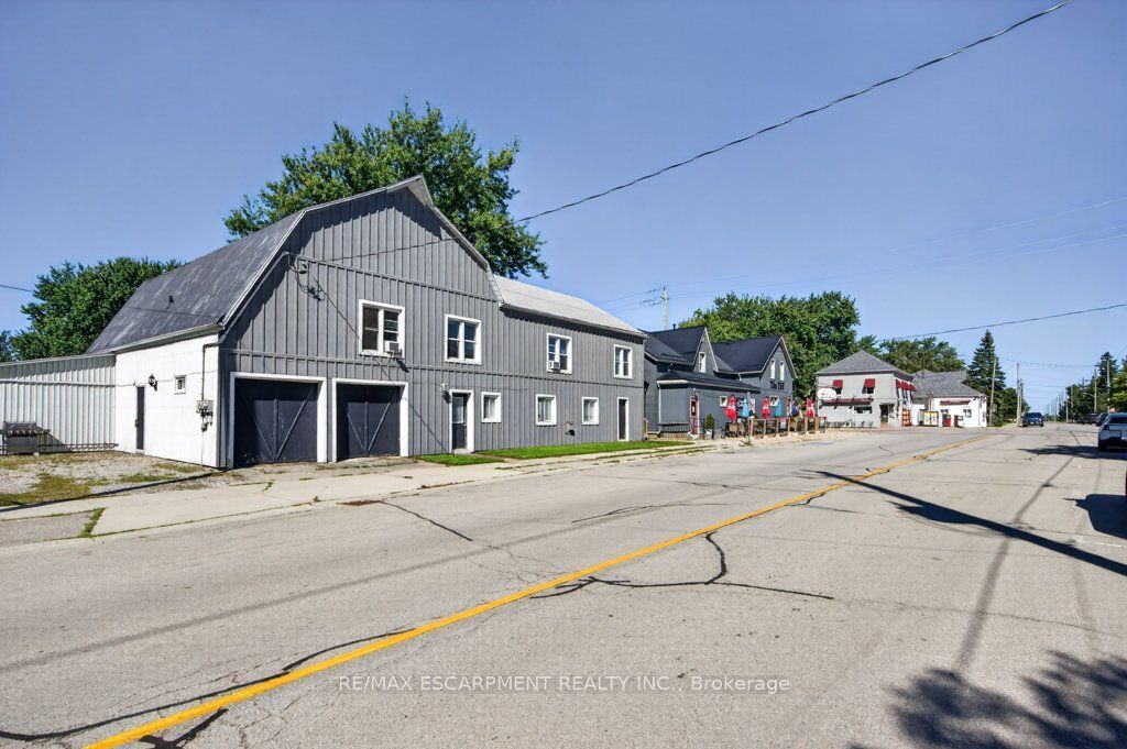4 Erie Avenue S Property Photo 3