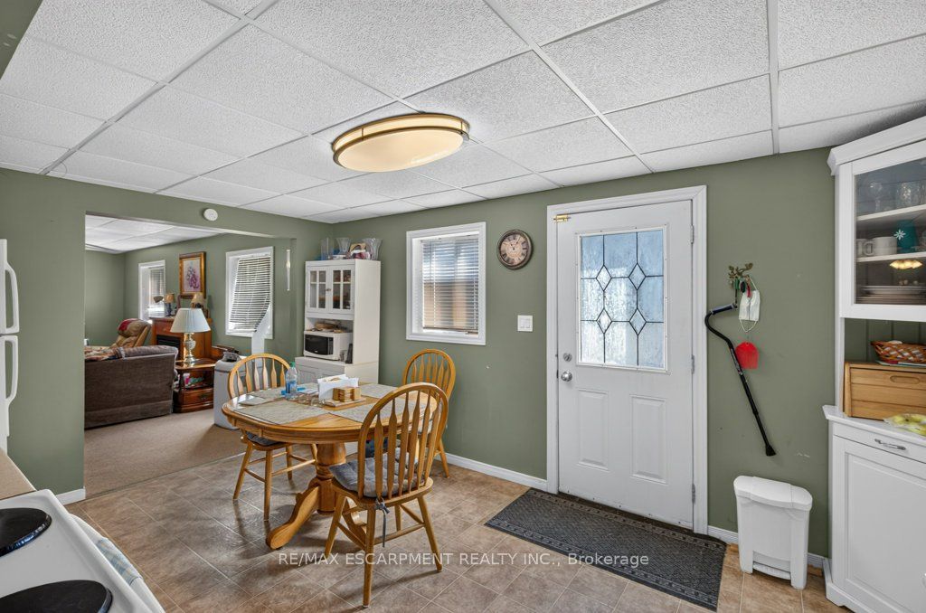4 Erie Avenue S Property Photo 7