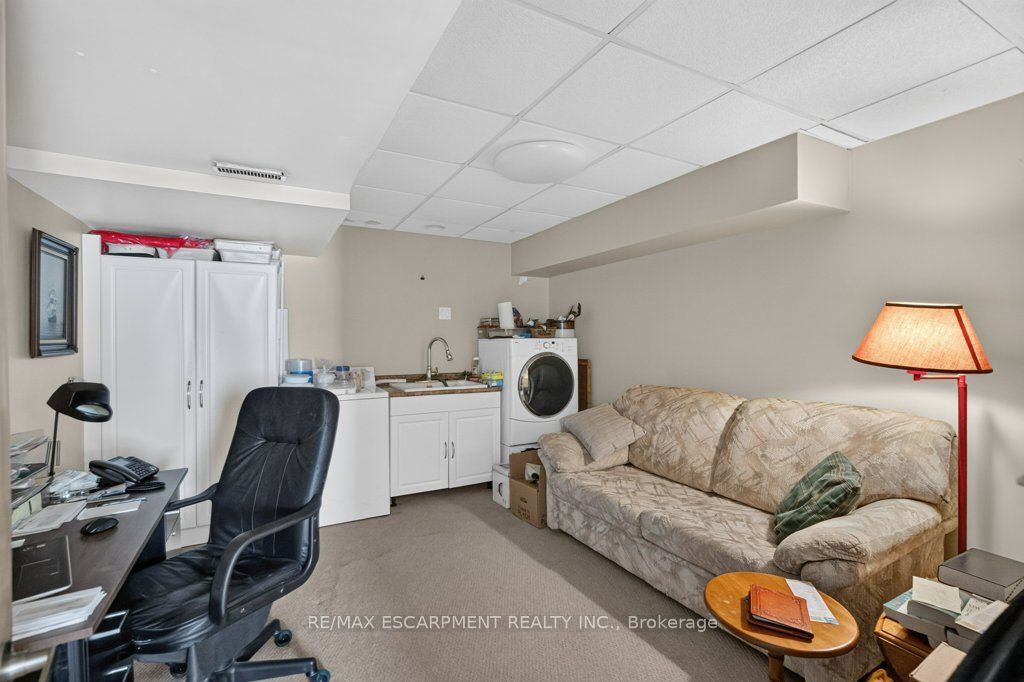 4 Erie Avenue S Property Photo 15