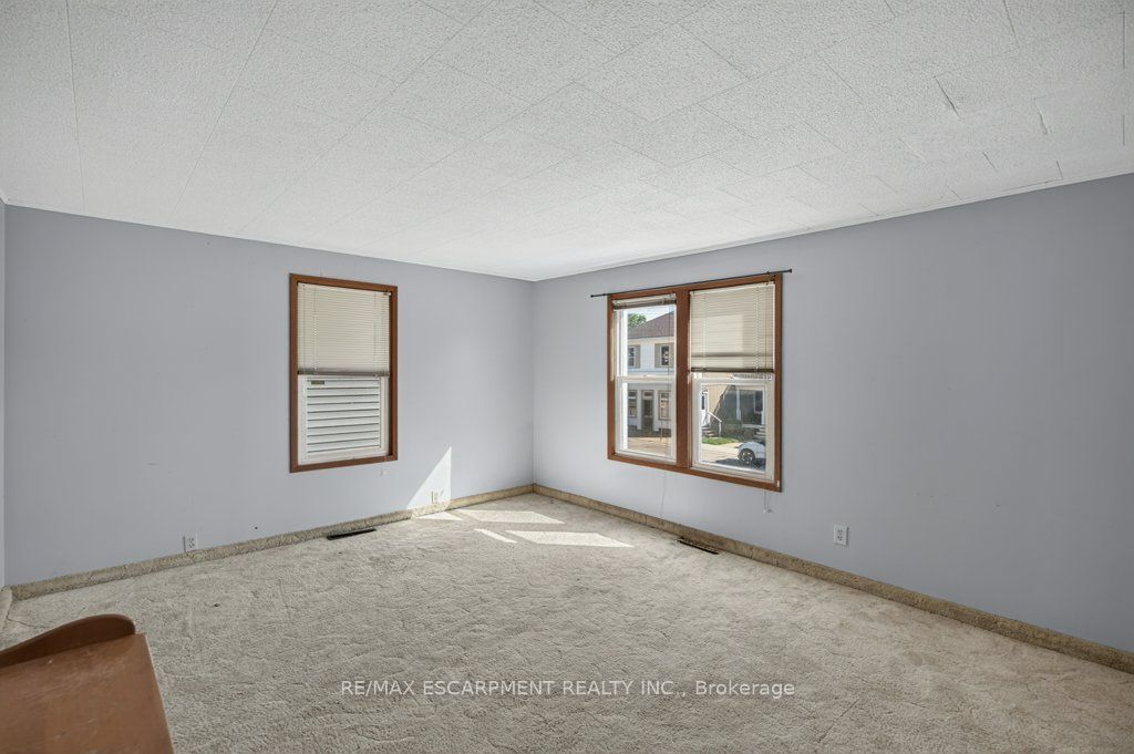 4 Erie Avenue S Property Photo 23