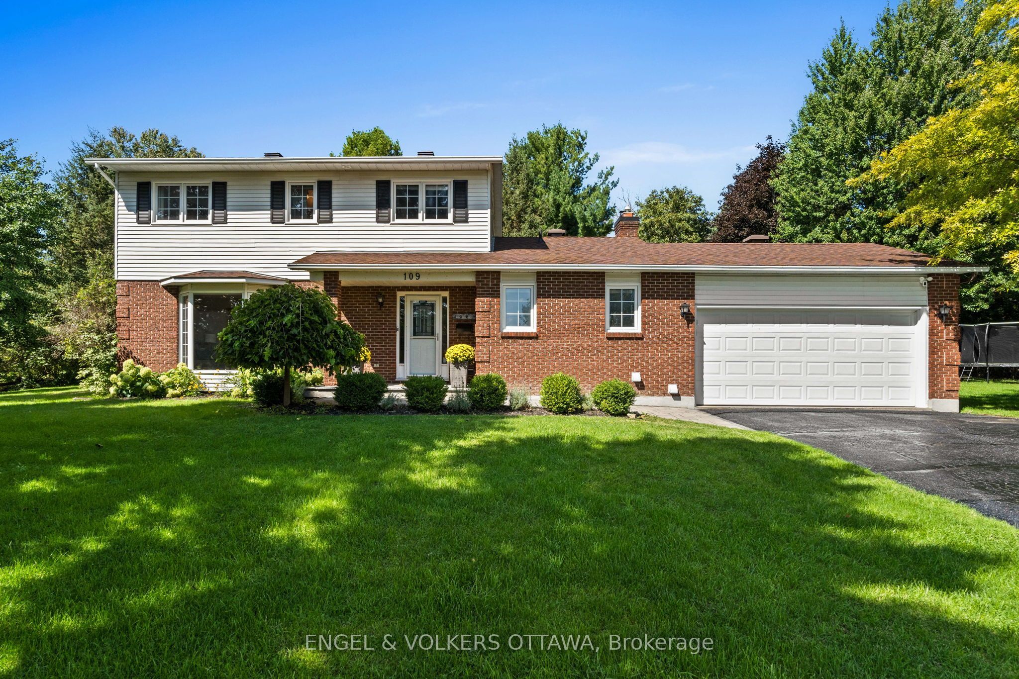 109 Inniskillin Drive Property Photo 1