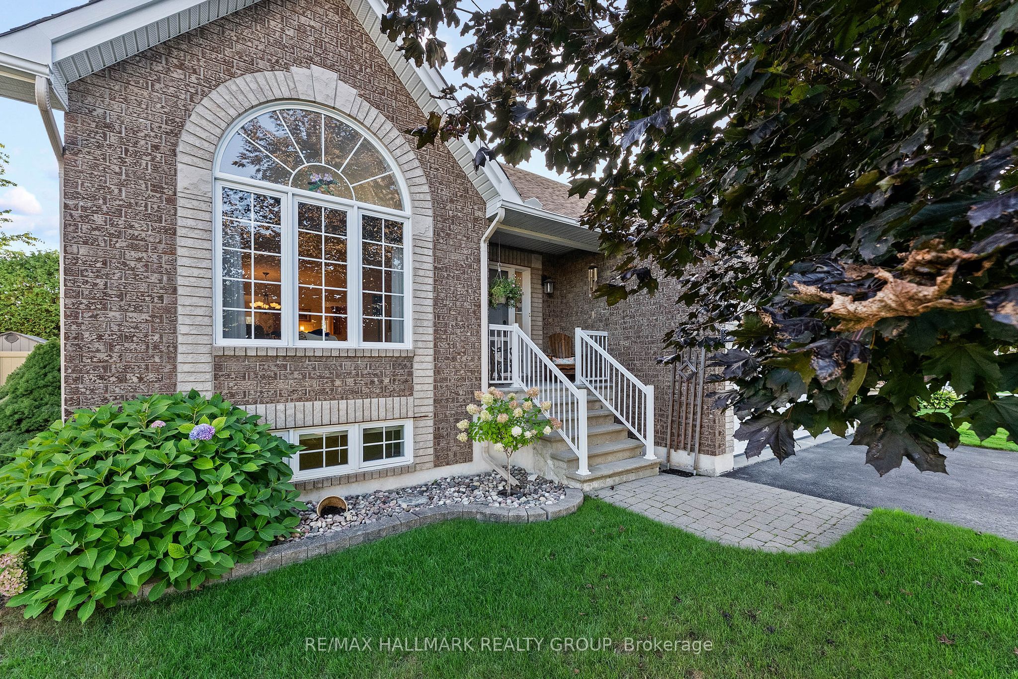 95 Lloydalex Crescent Property Photo 1
