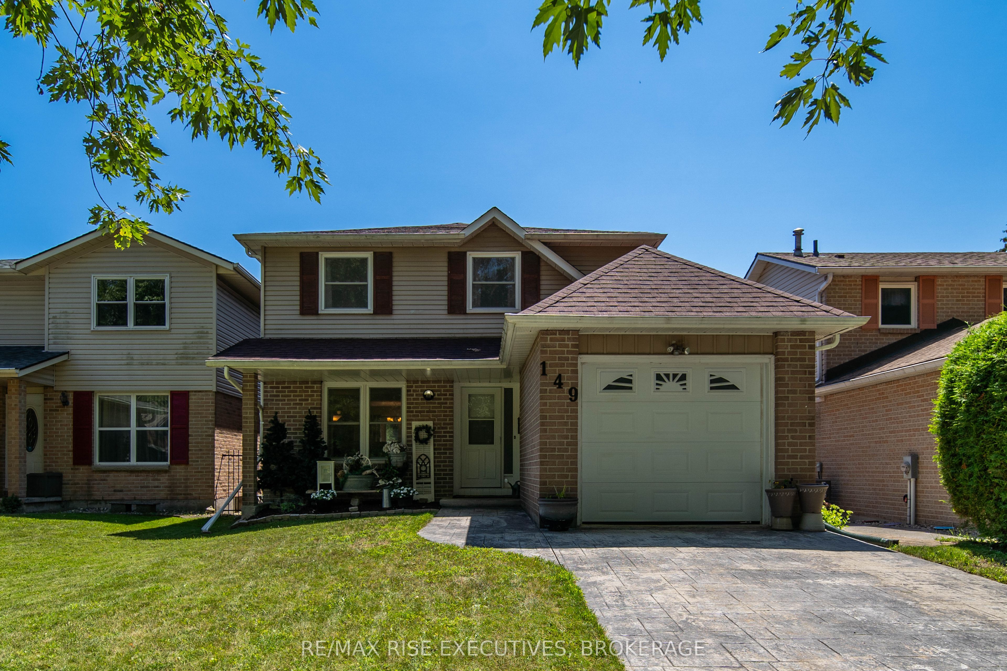 149 Grenadier Drive Property Photo 1