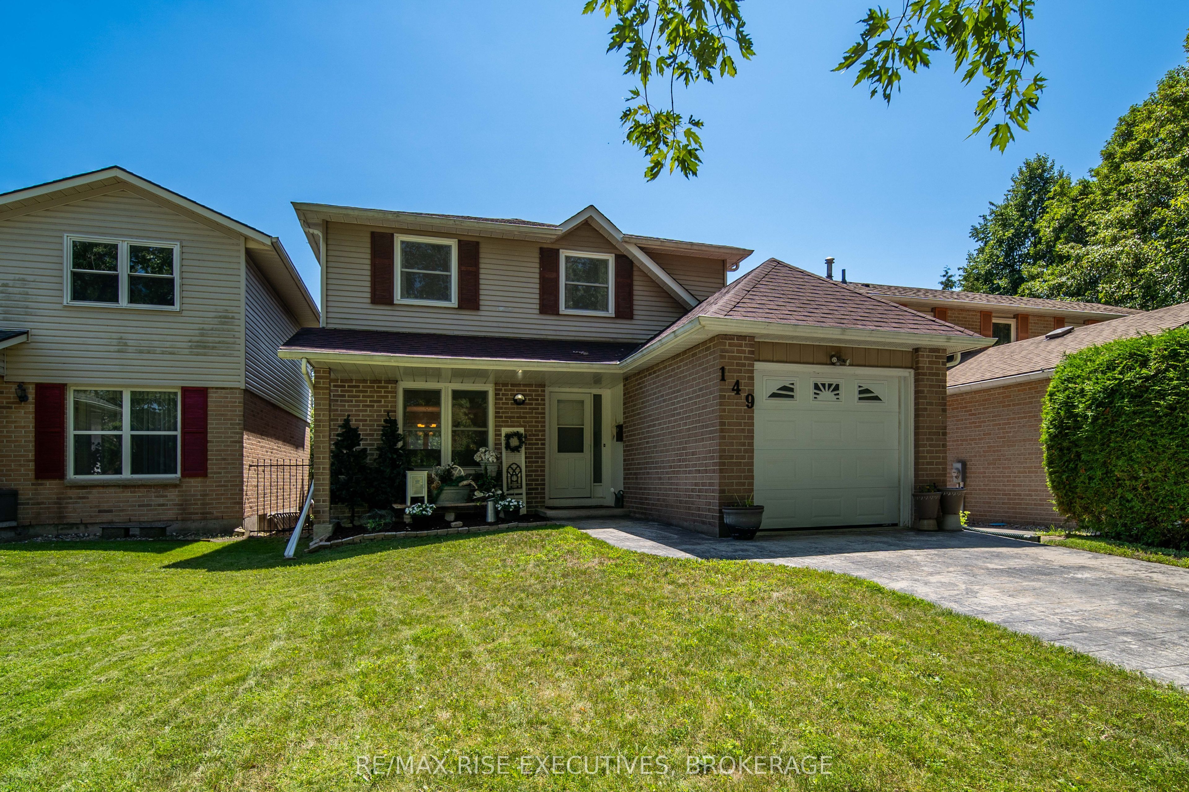 149 Grenadier Drive Property Photo 2