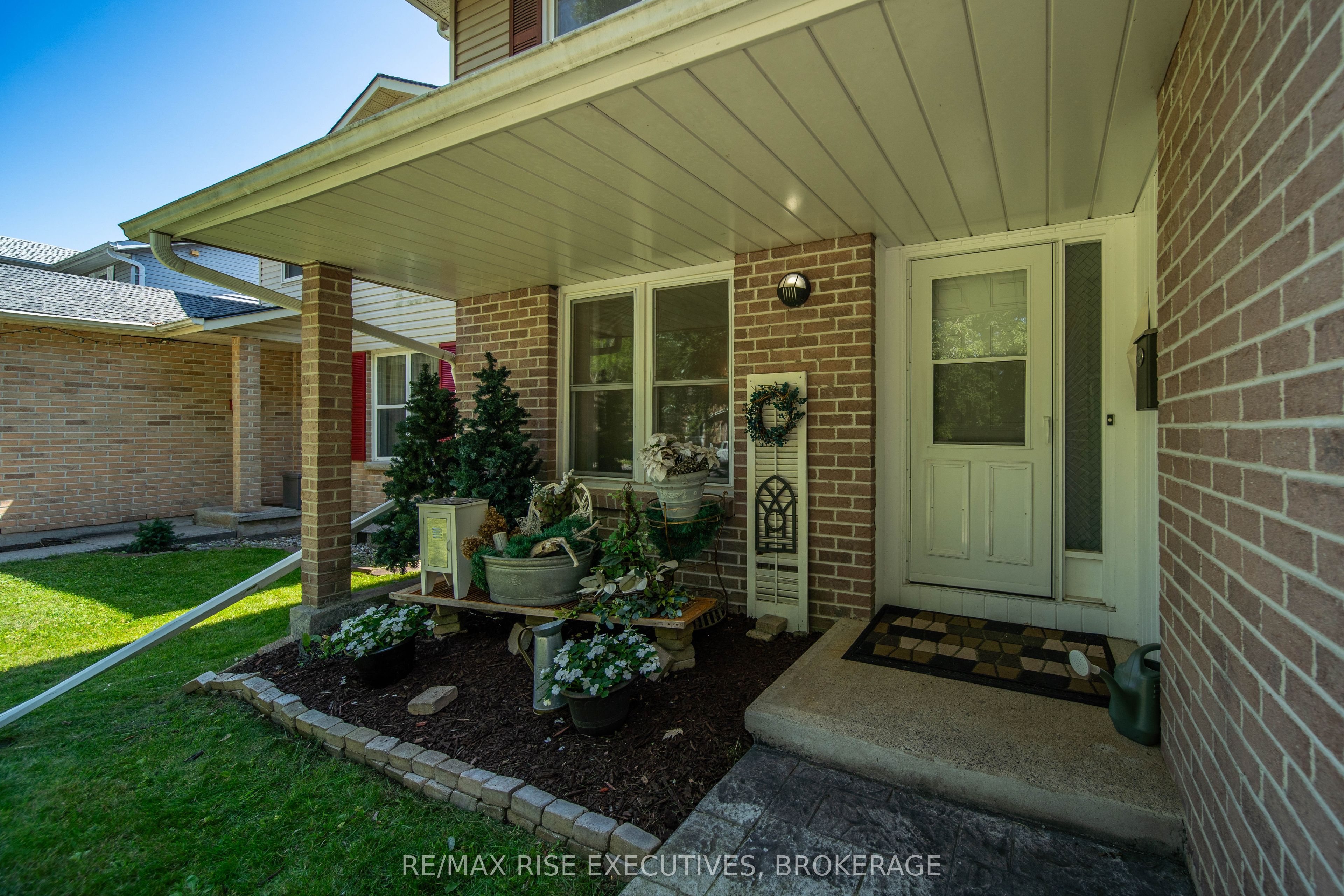 149 Grenadier Drive Property Photo 3