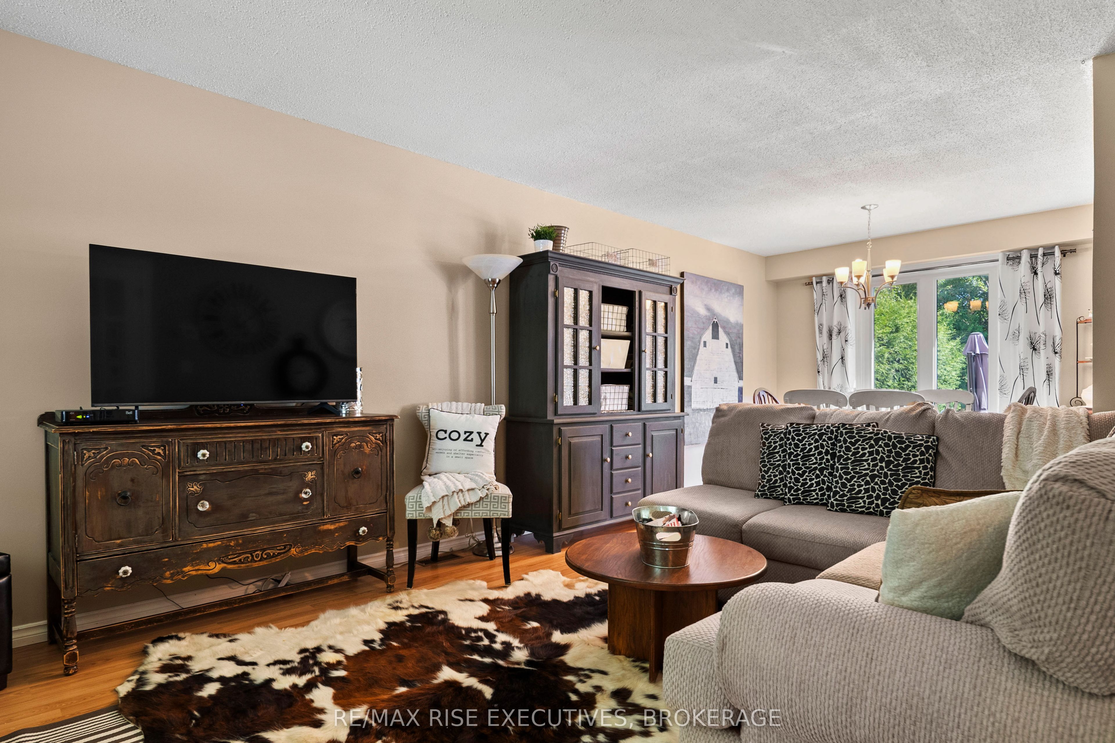 149 Grenadier Drive Property Photo 6