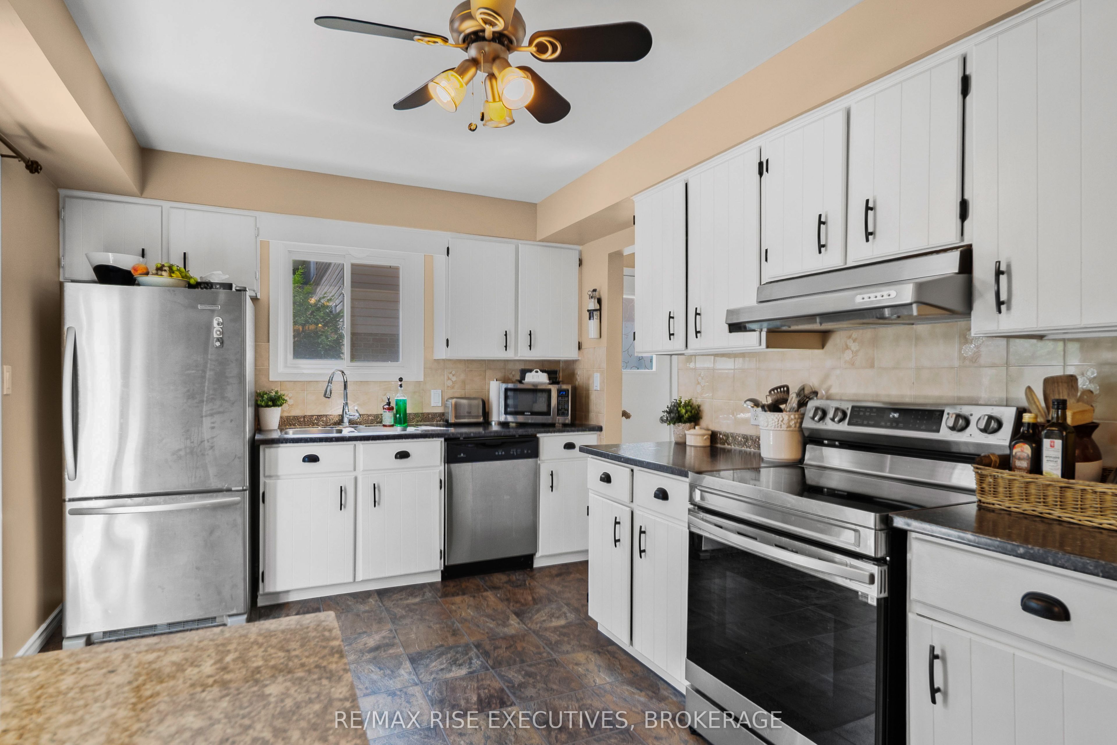 149 Grenadier Drive Property Photo 12