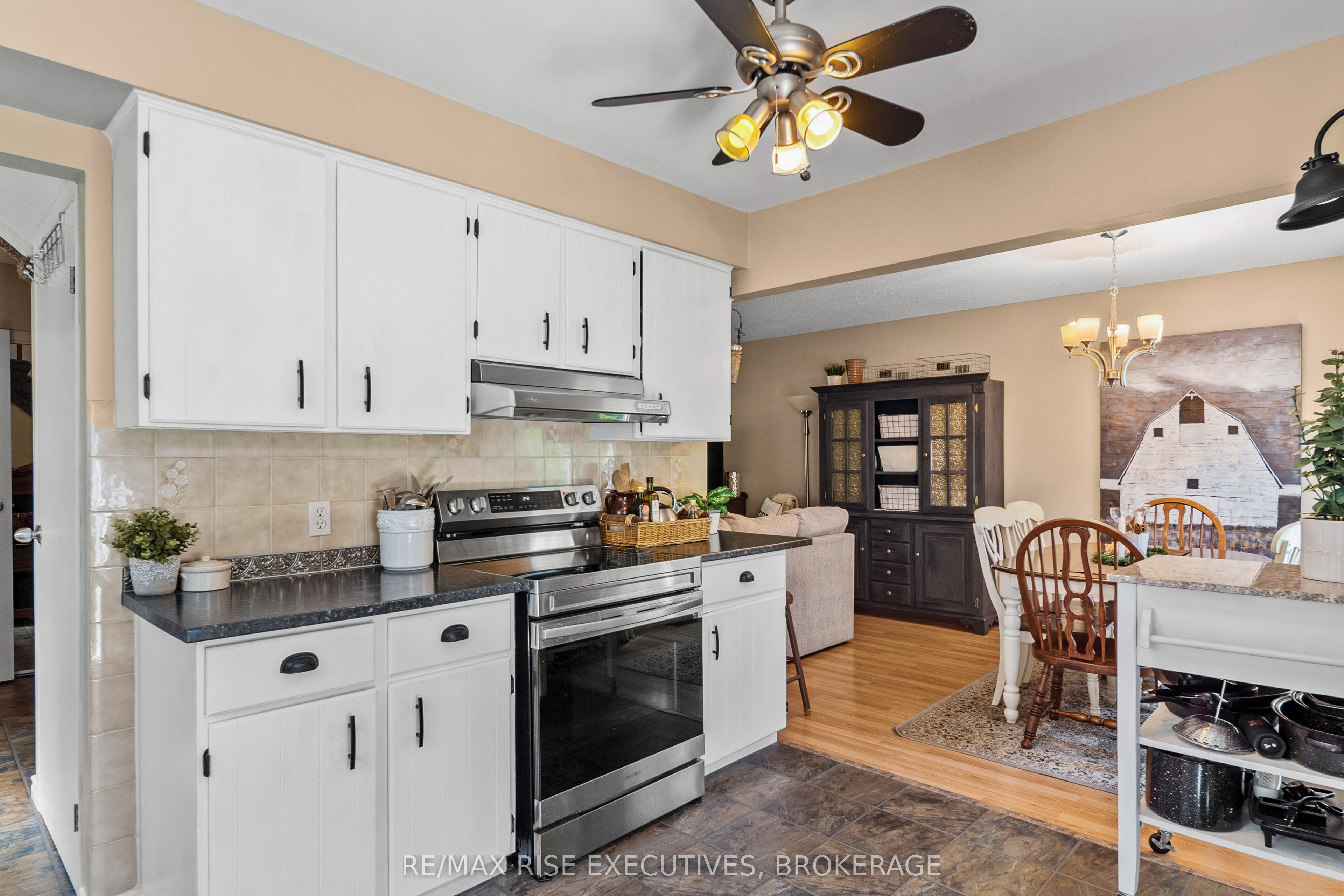 149 Grenadier Drive Property Photo 14