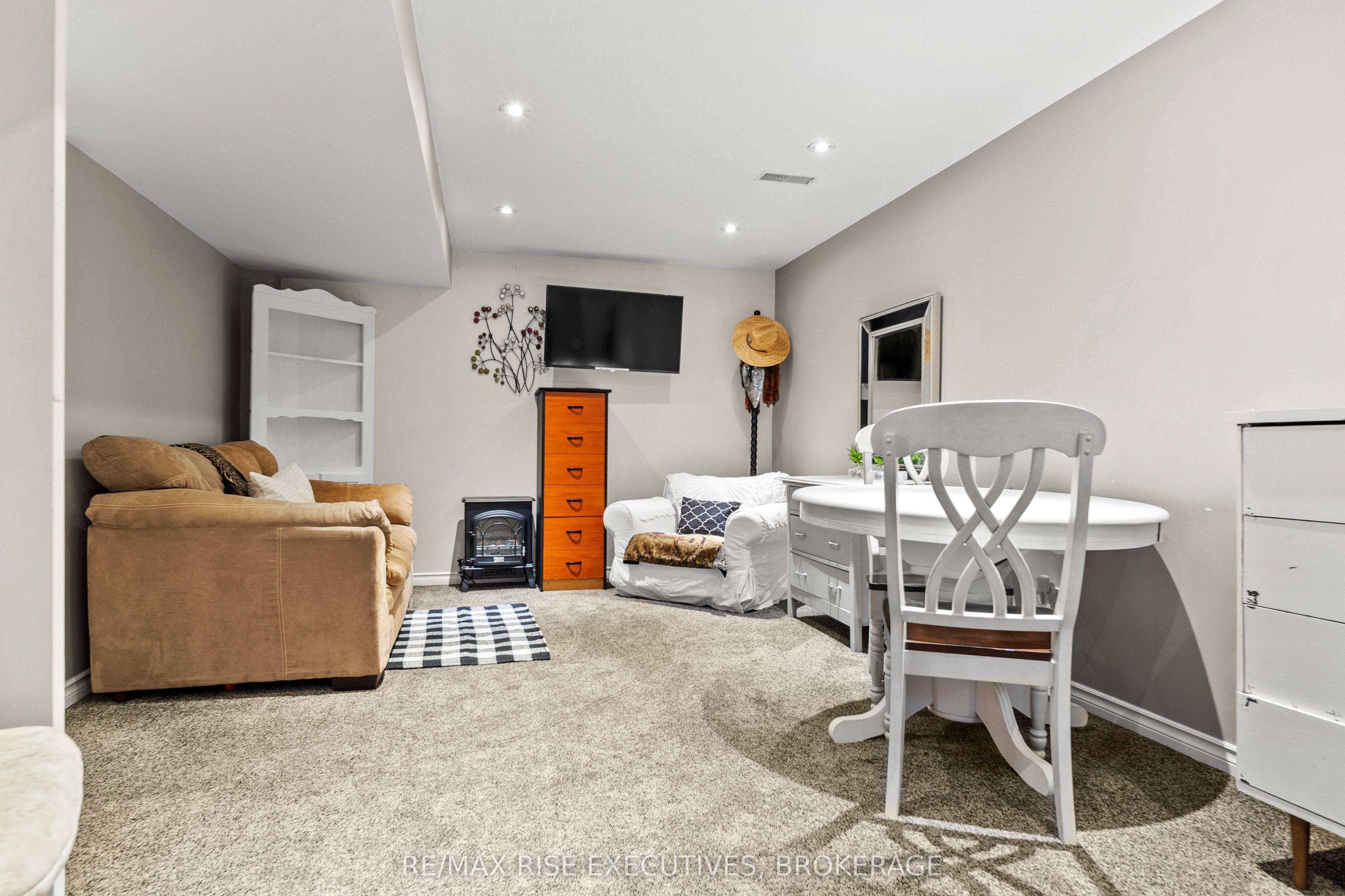 149 Grenadier Drive Property Photo 28