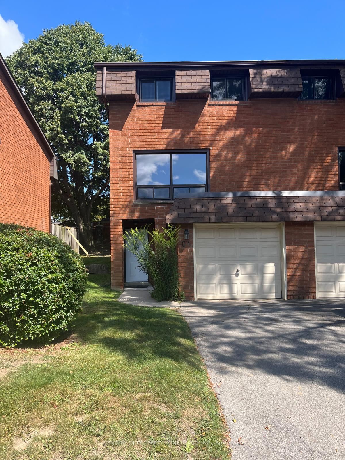 444 Stone Church Road W Q1 Property Photo 1