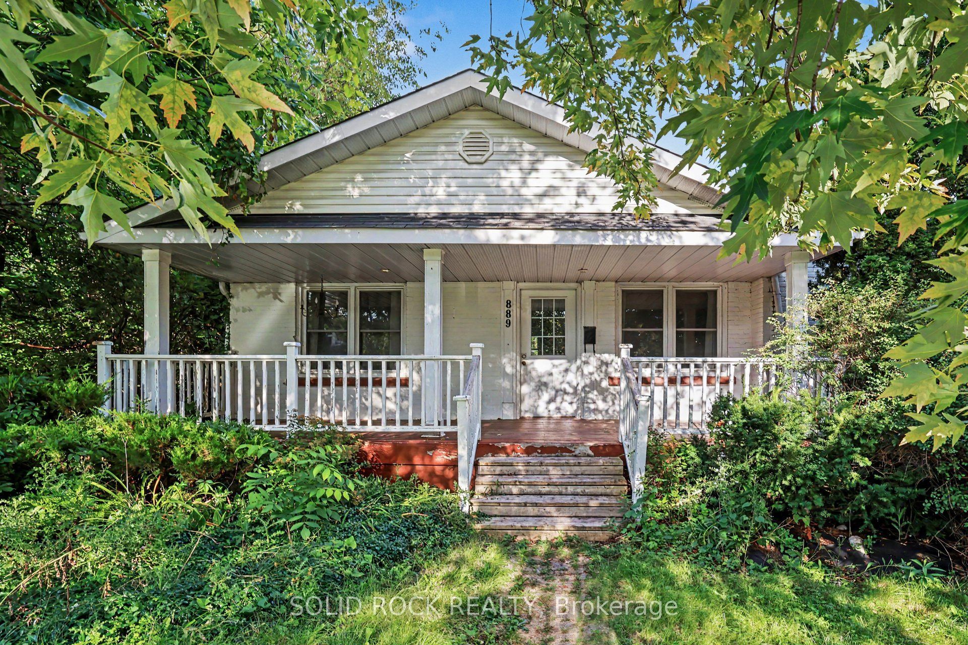 889 Mountainview Avenue Property Photo 1