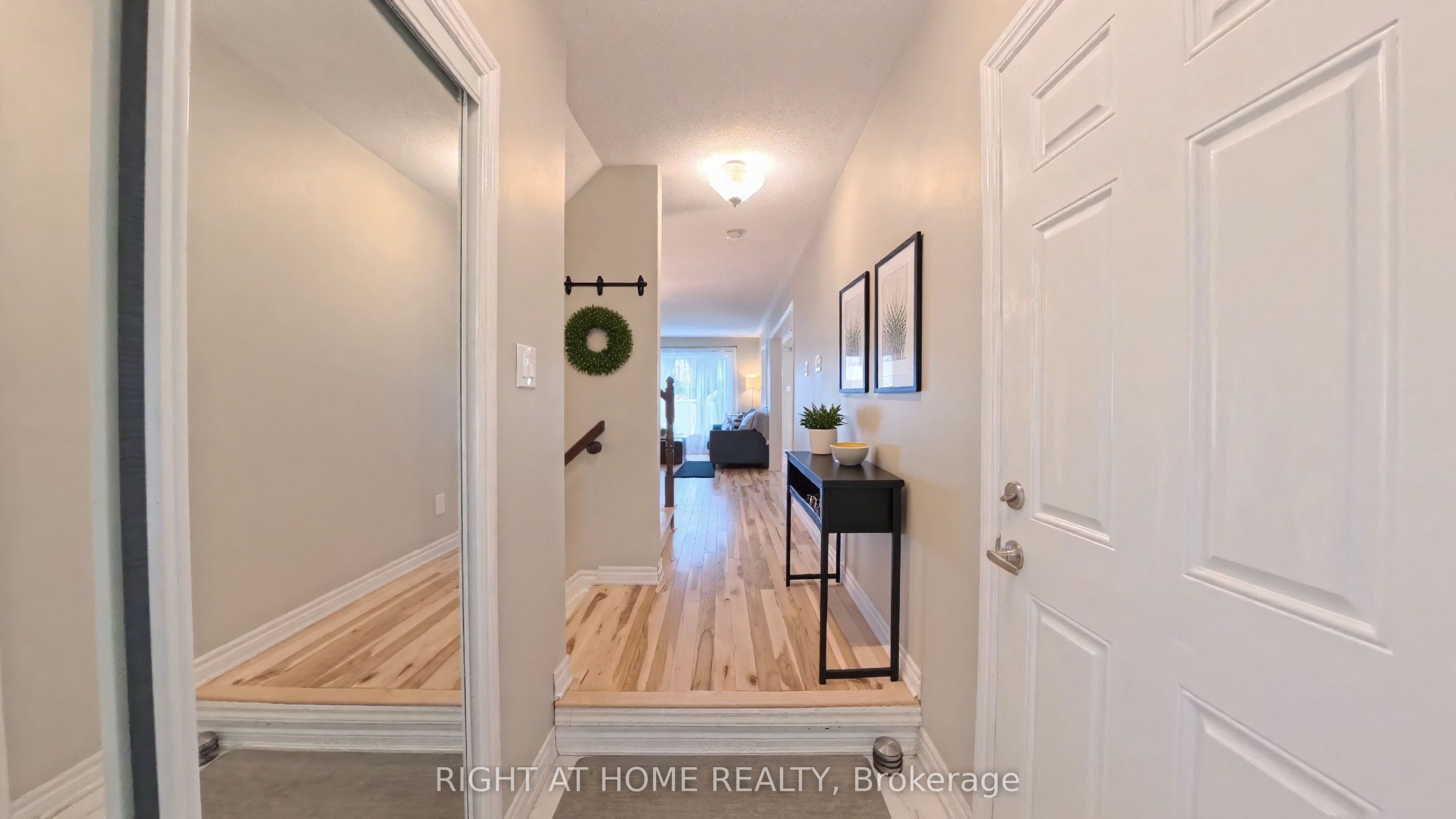 566 Dundonald Drive Property Photo 2