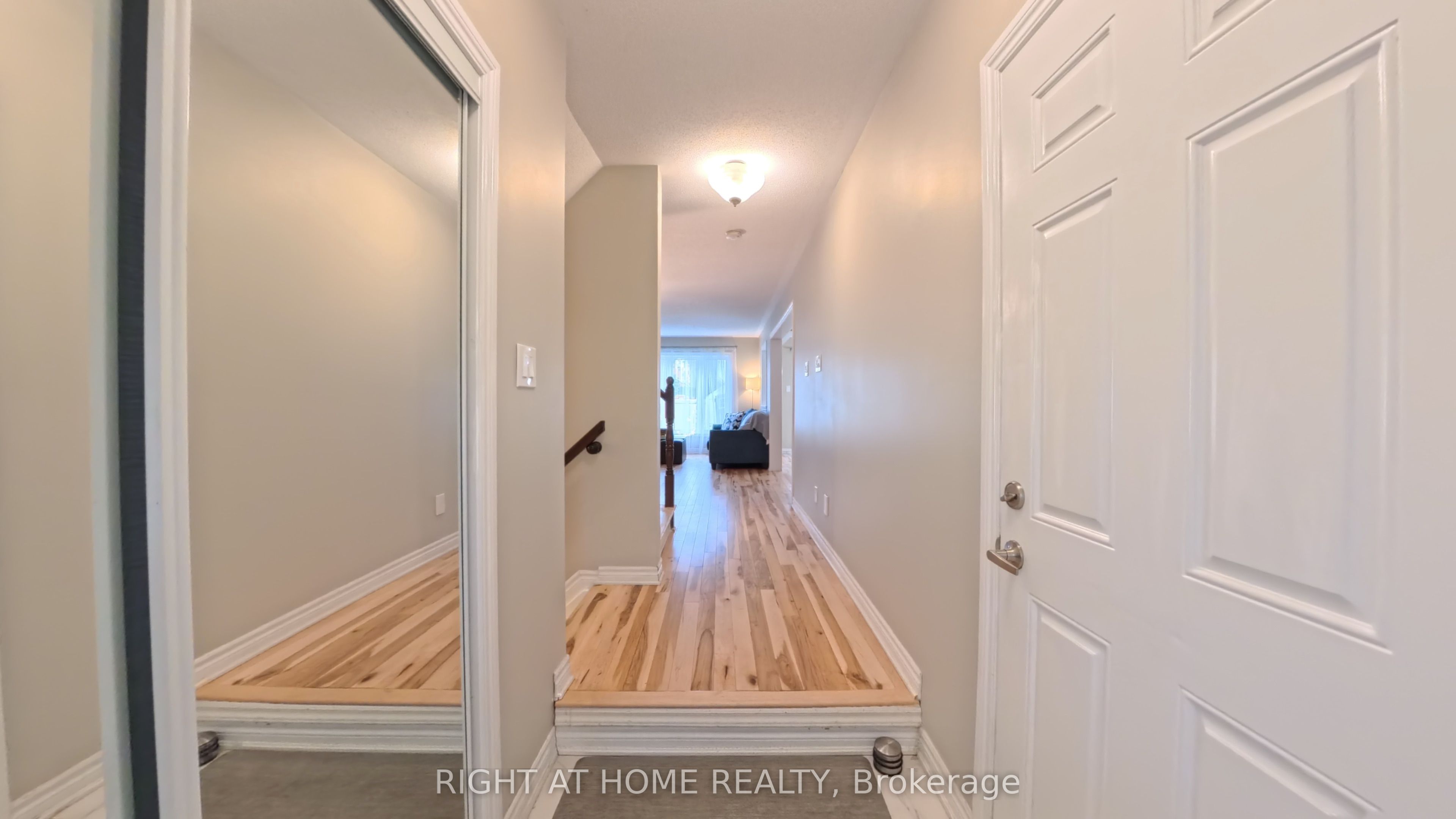 566 Dundonald Drive Property Photo 3
