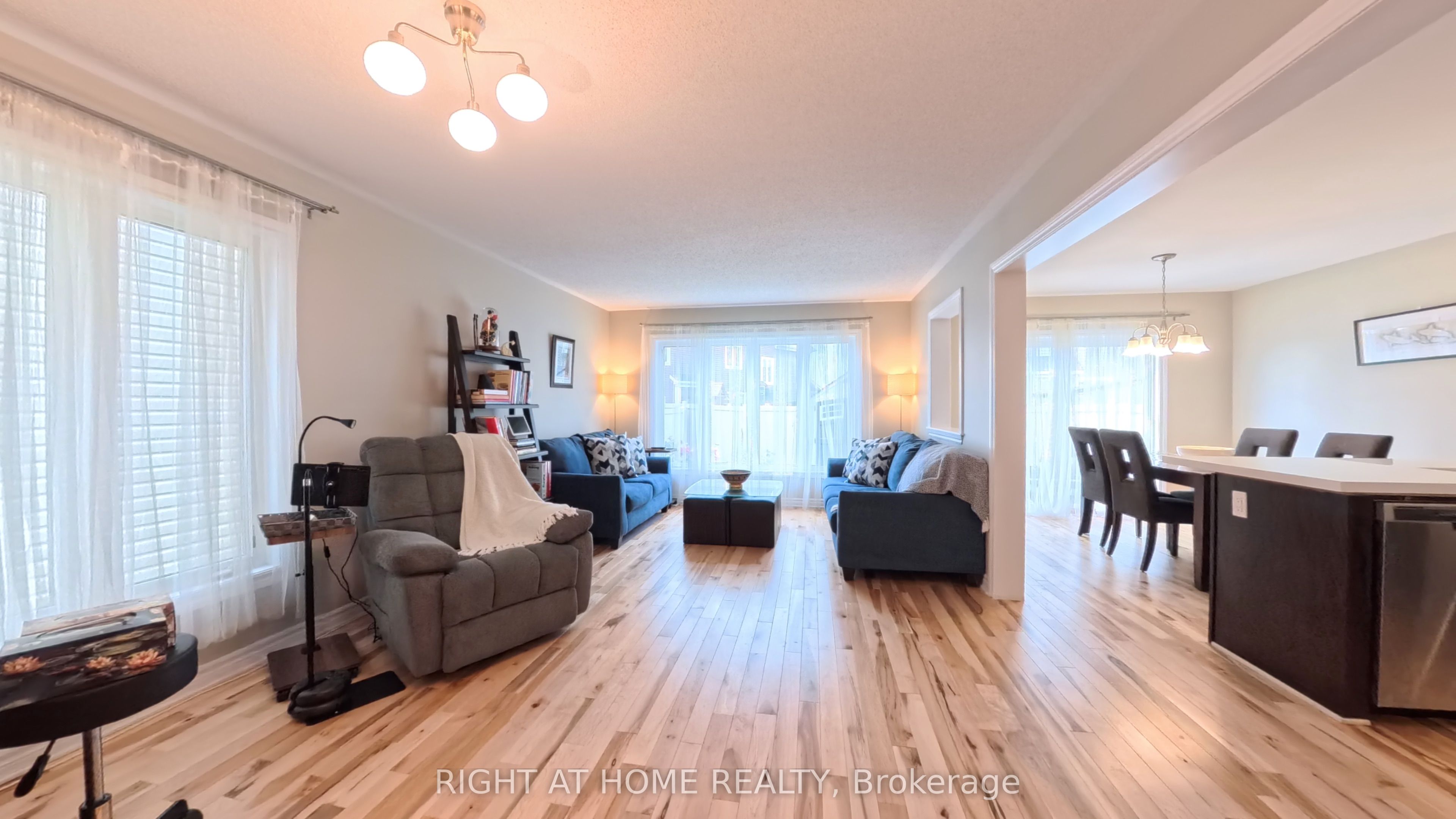 566 Dundonald Drive Property Photo 6