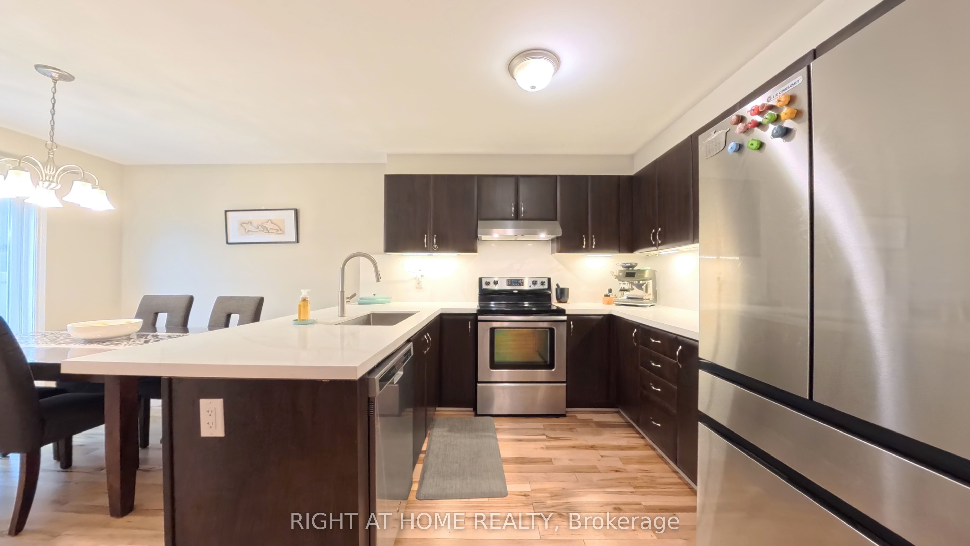 566 Dundonald Drive Property Photo 8