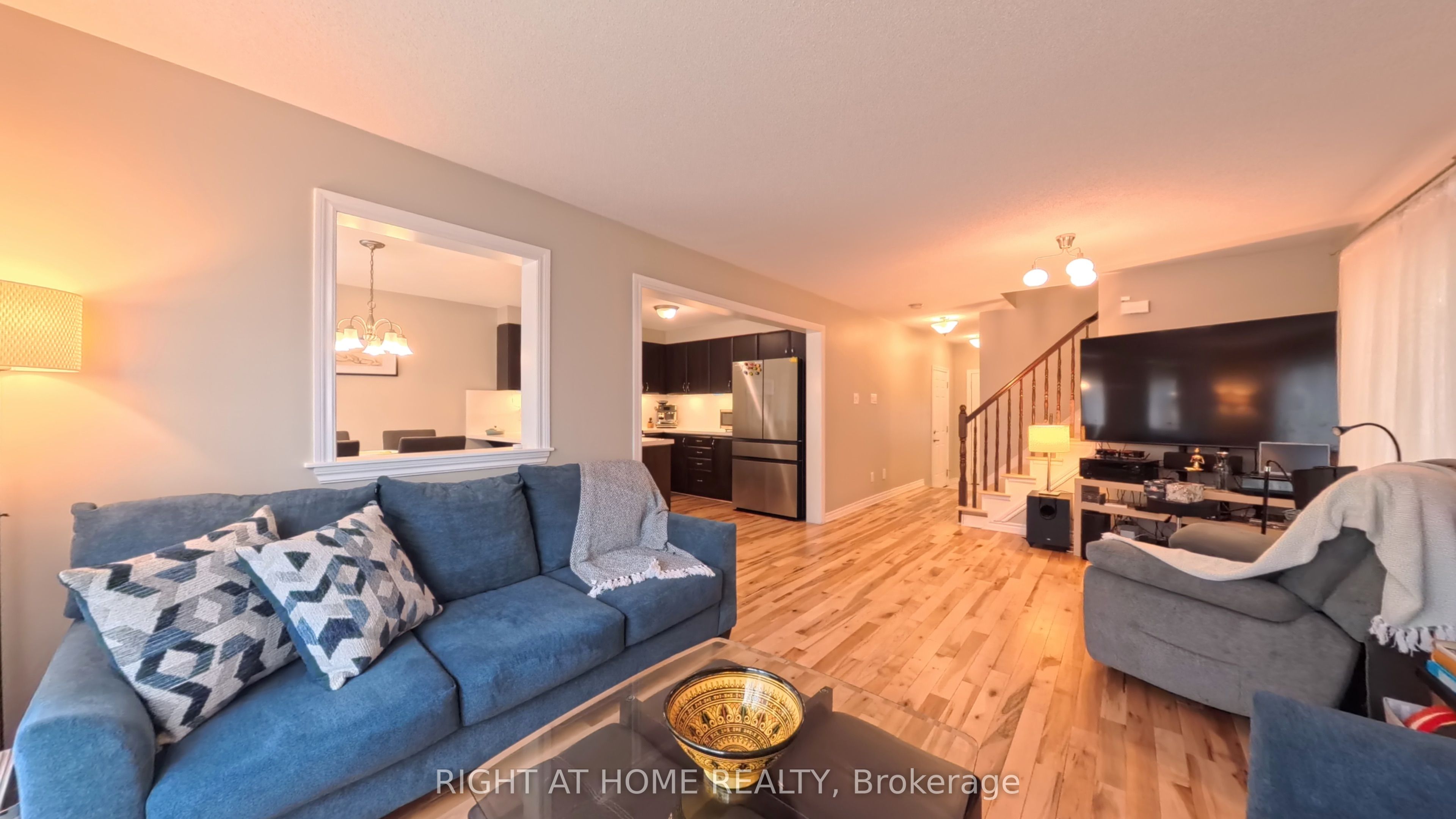 566 Dundonald Drive Property Photo 10