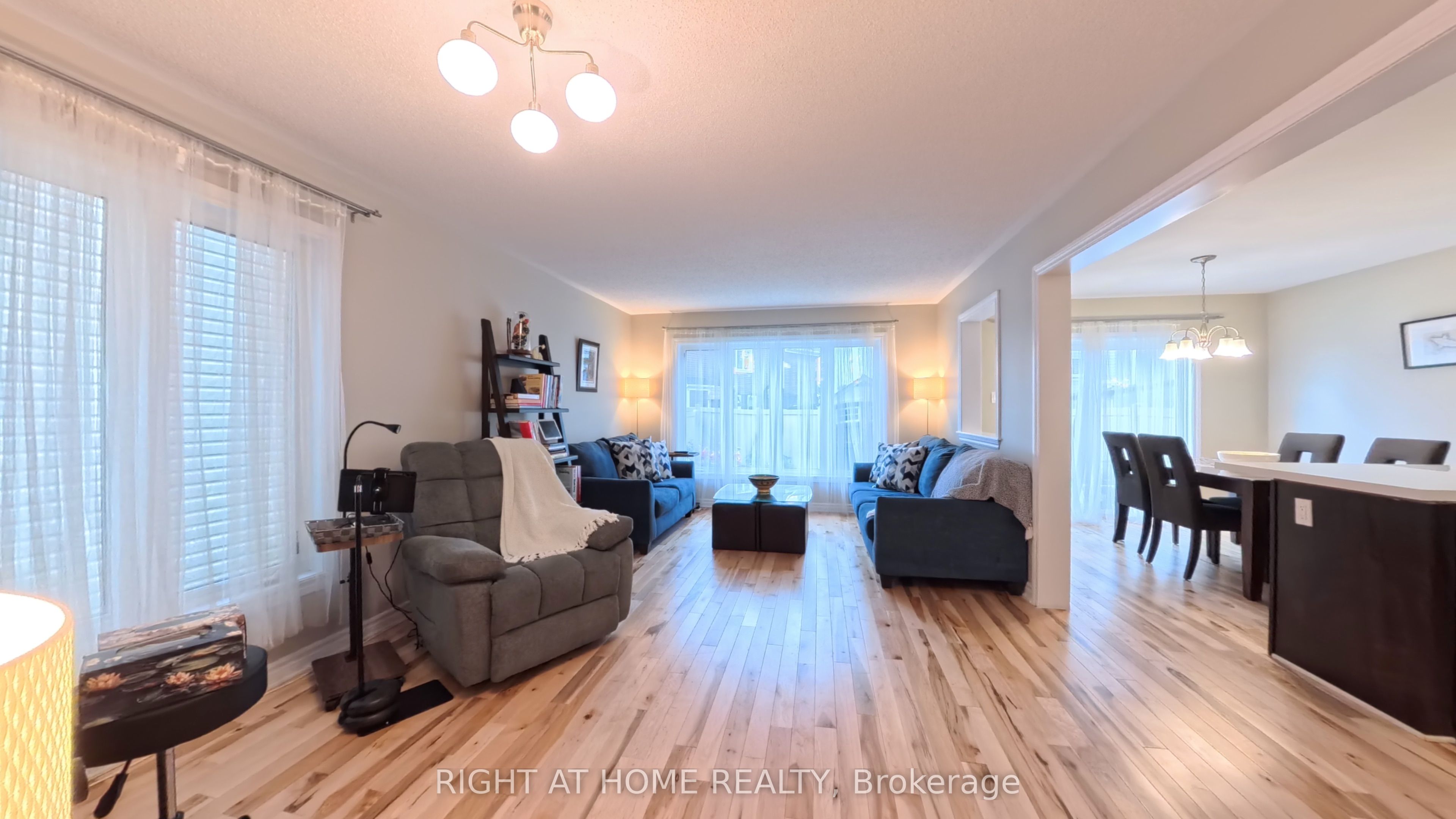566 Dundonald Drive Property Photo 11
