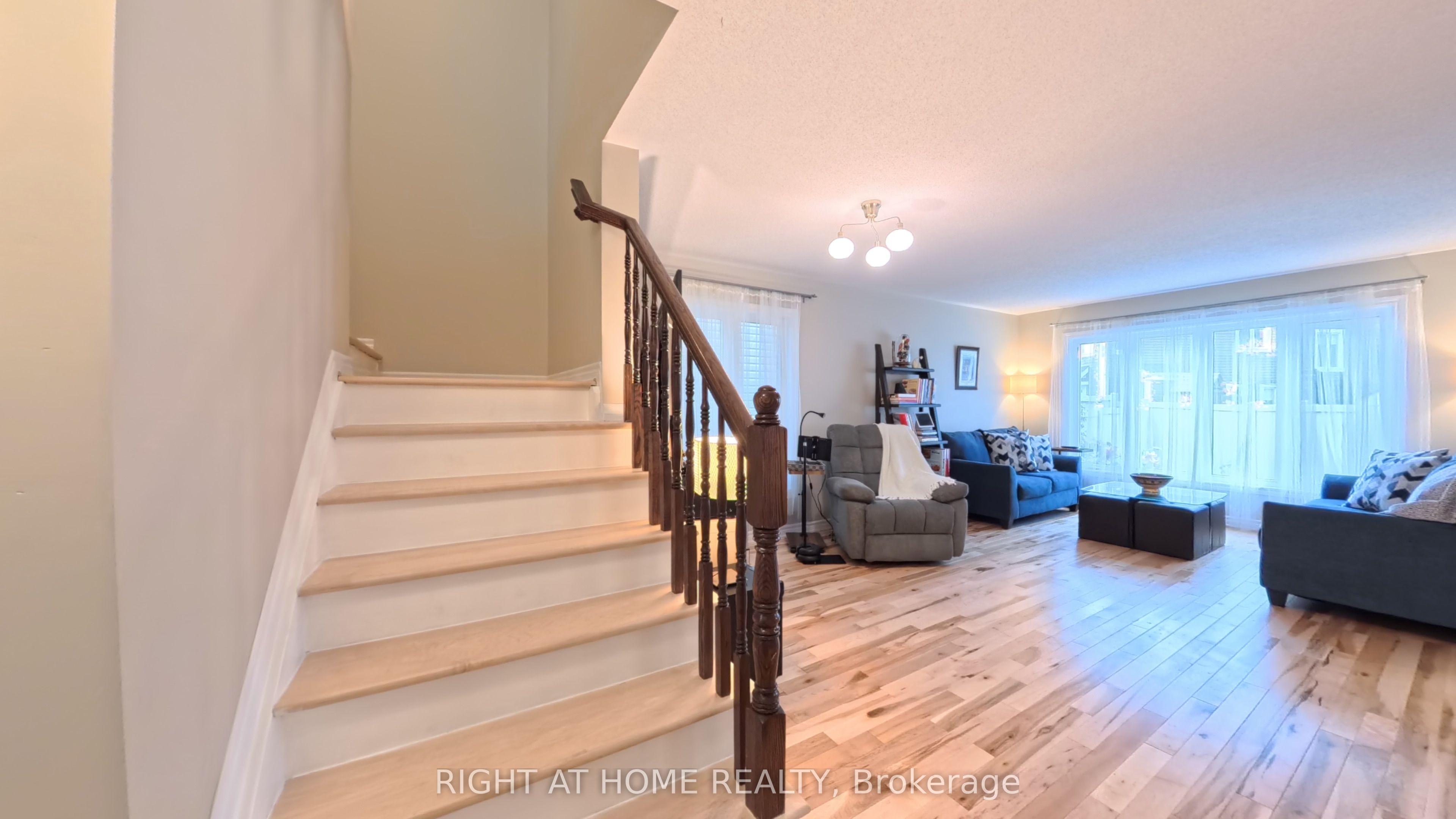 566 Dundonald Drive Property Photo 12