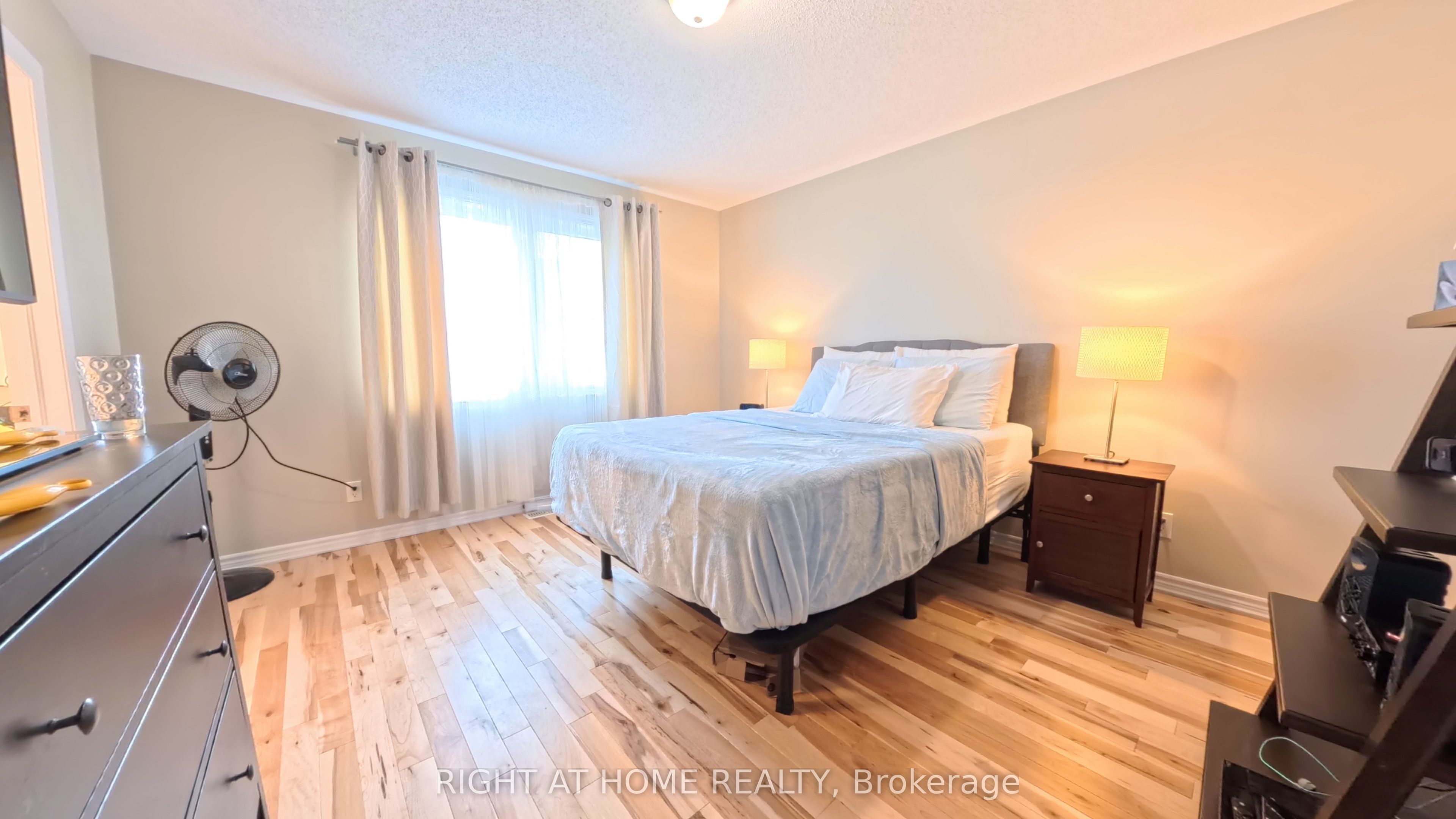 566 Dundonald Drive Property Photo 14