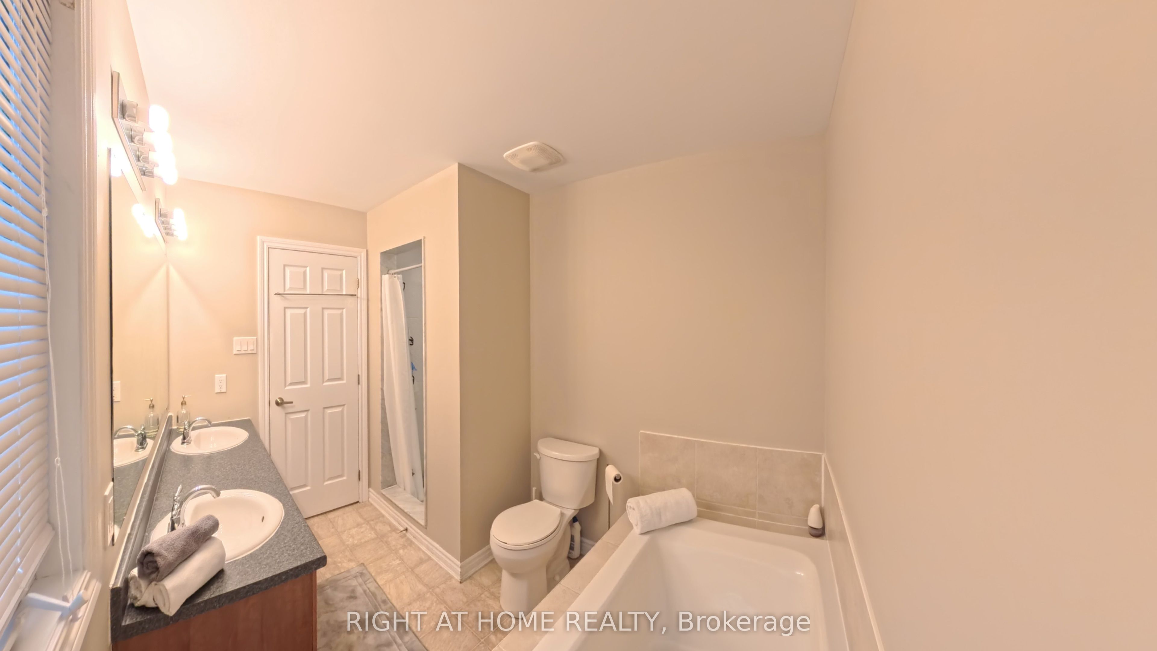 566 Dundonald Drive Property Photo 17
