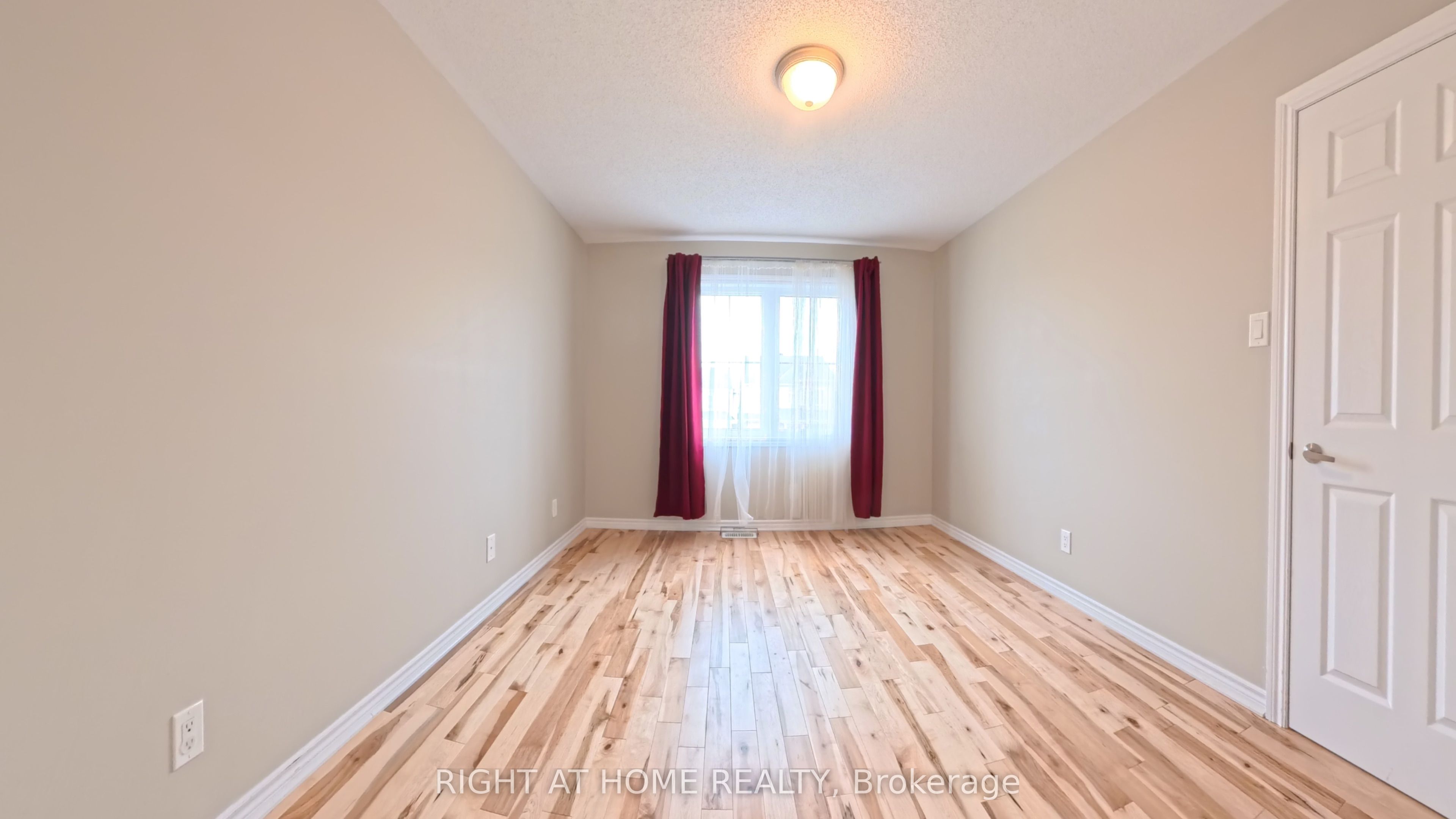 566 Dundonald Drive Property Photo 19