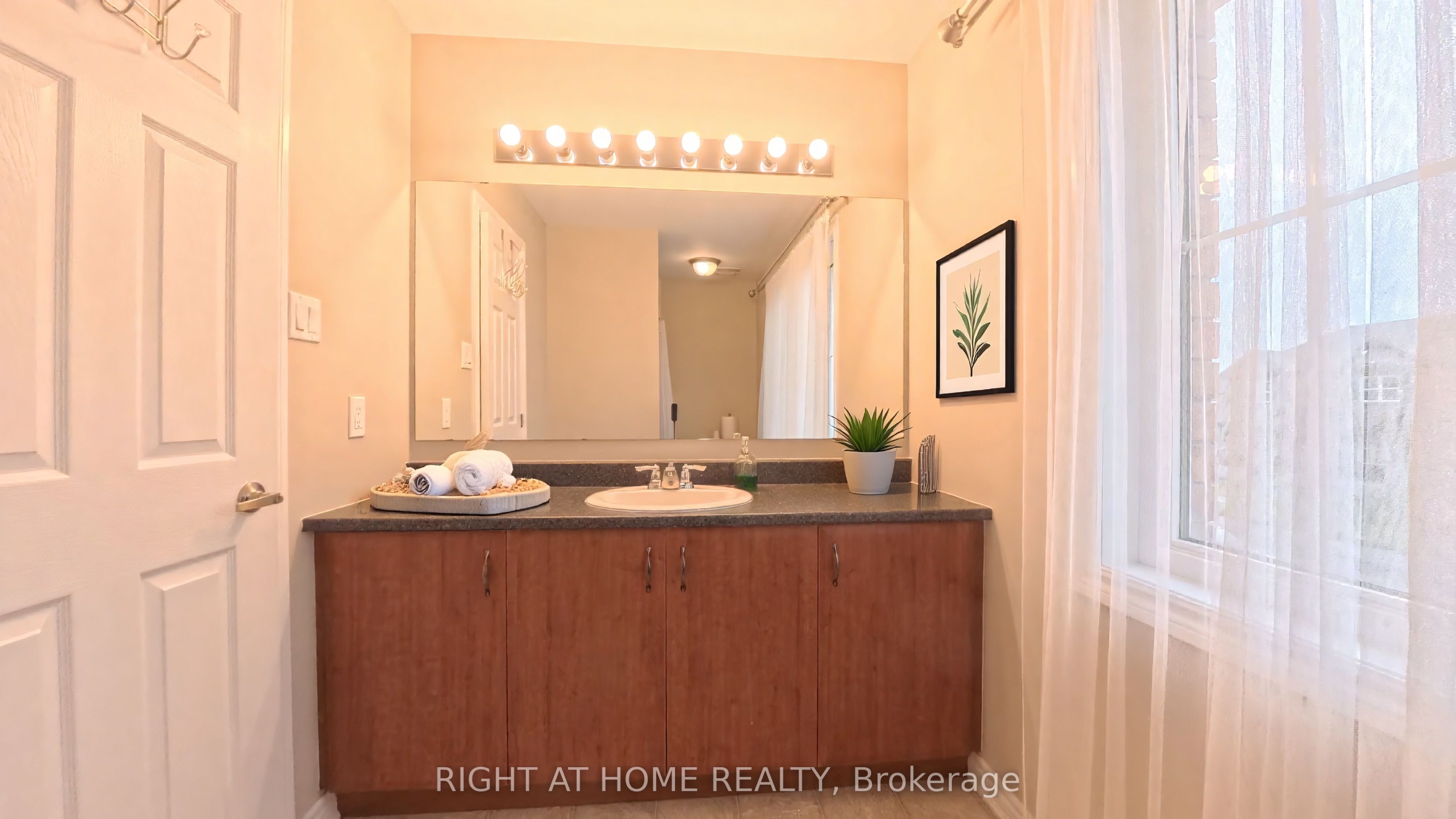 566 Dundonald Drive Property Photo 22
