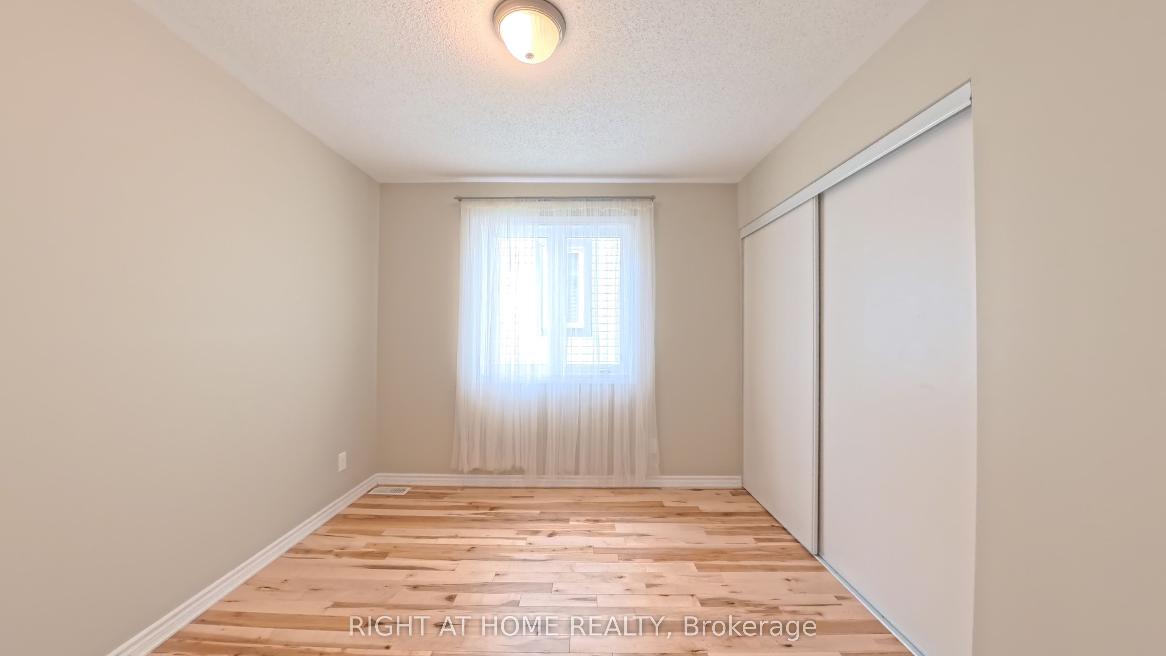 566 Dundonald Drive Property Photo 23