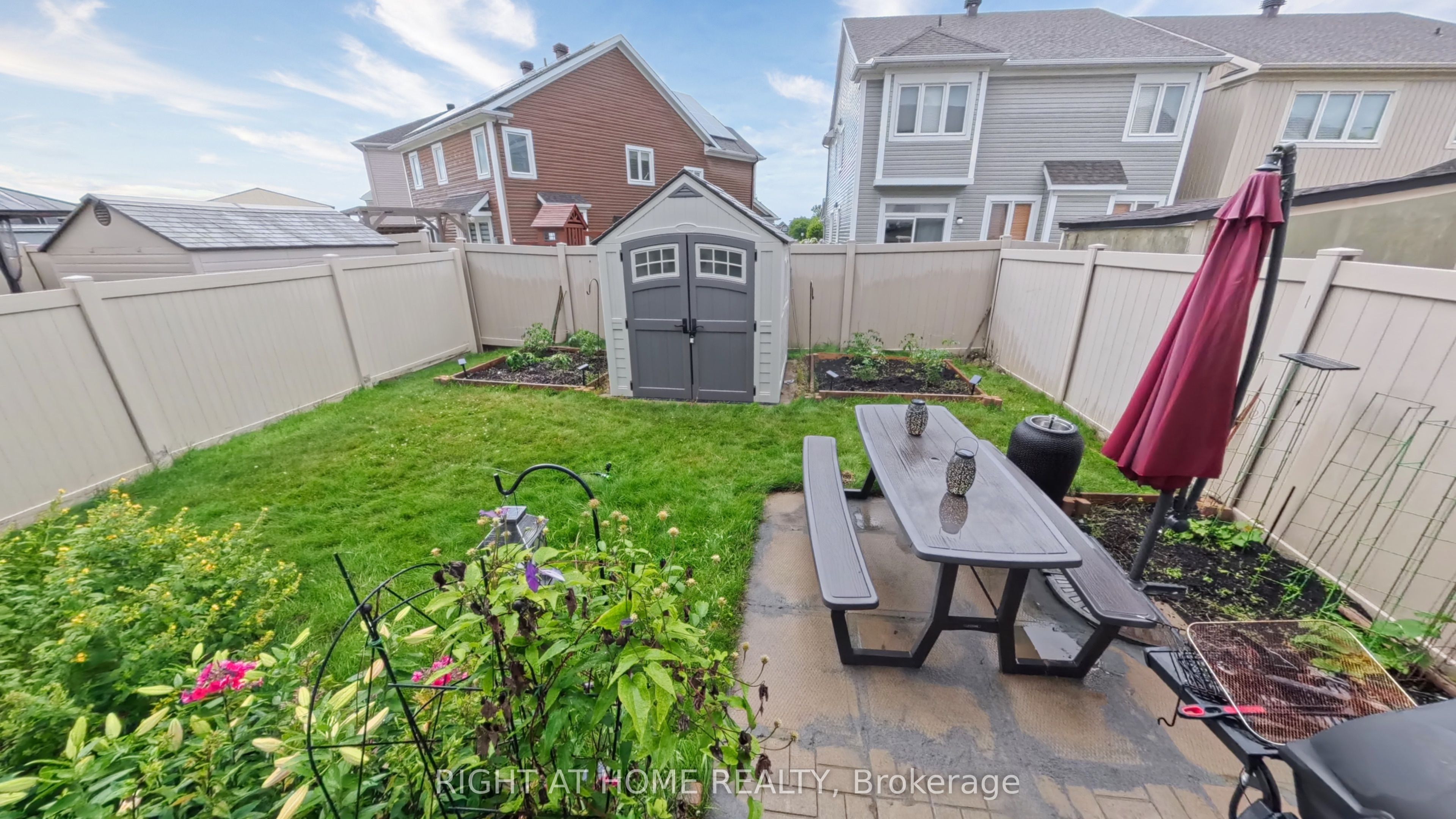 566 Dundonald Drive Property Photo 25