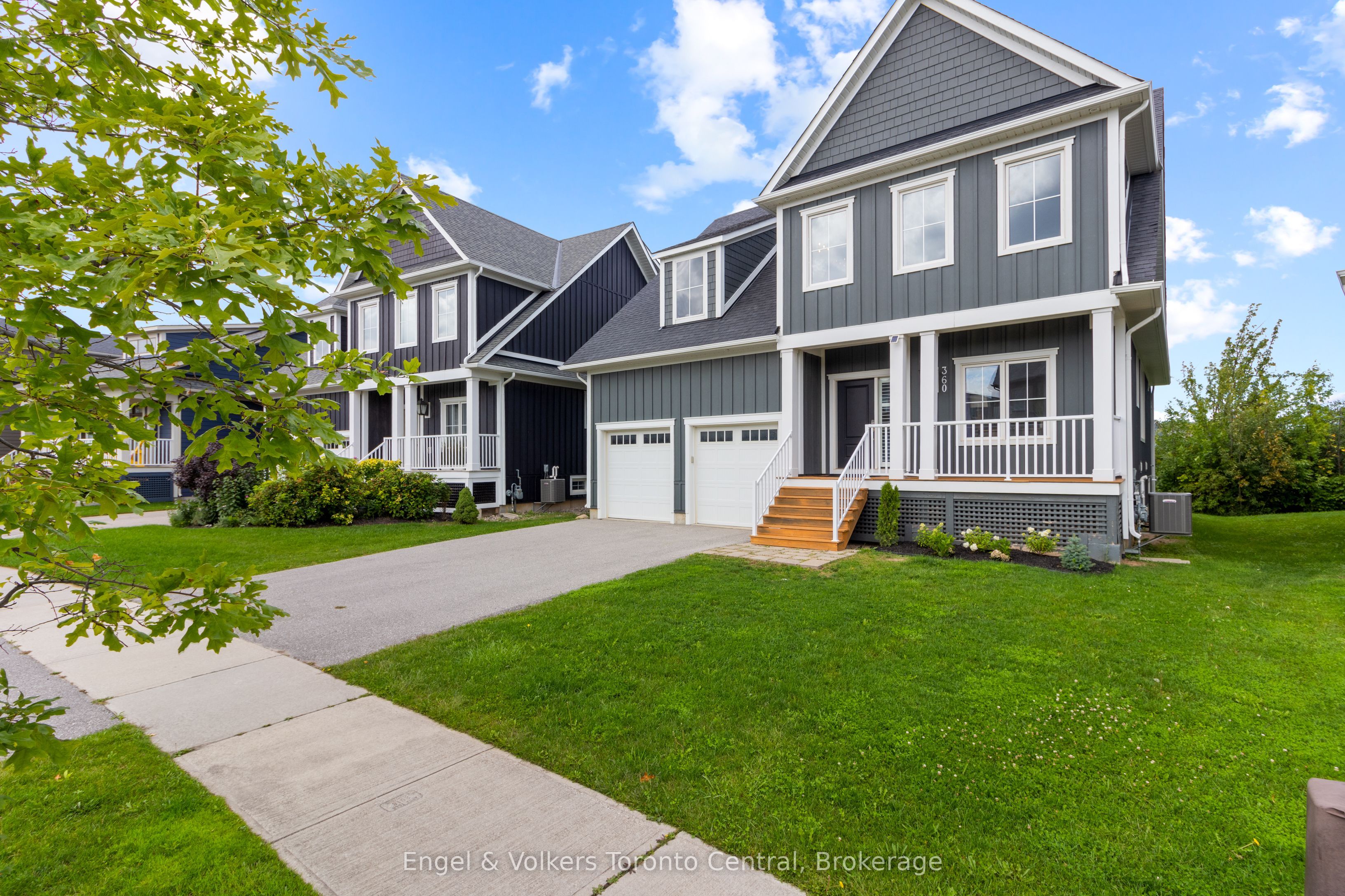 360 Yellow Birch Crescent Property Photo 4