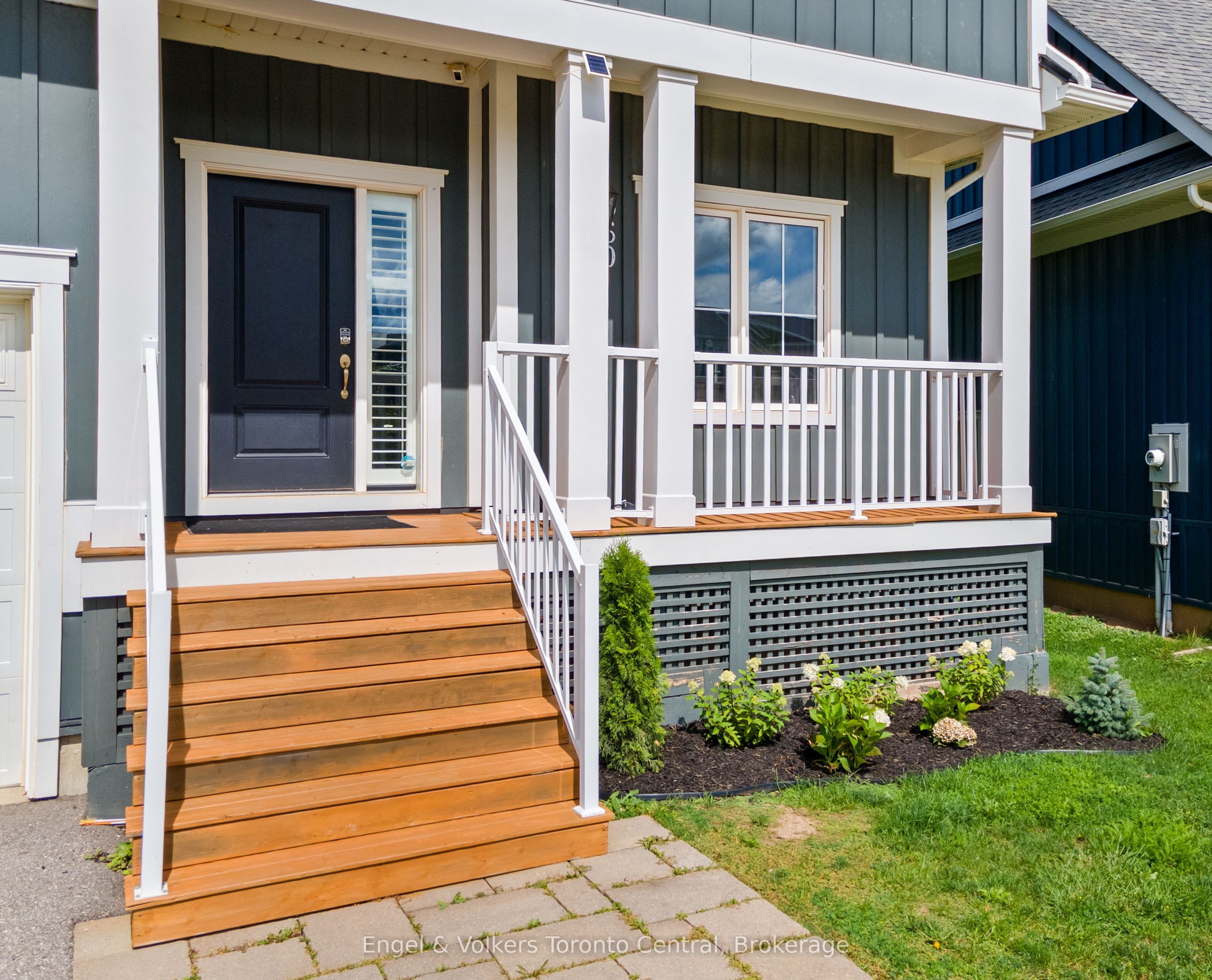 360 Yellow Birch Crescent Property Photo 5