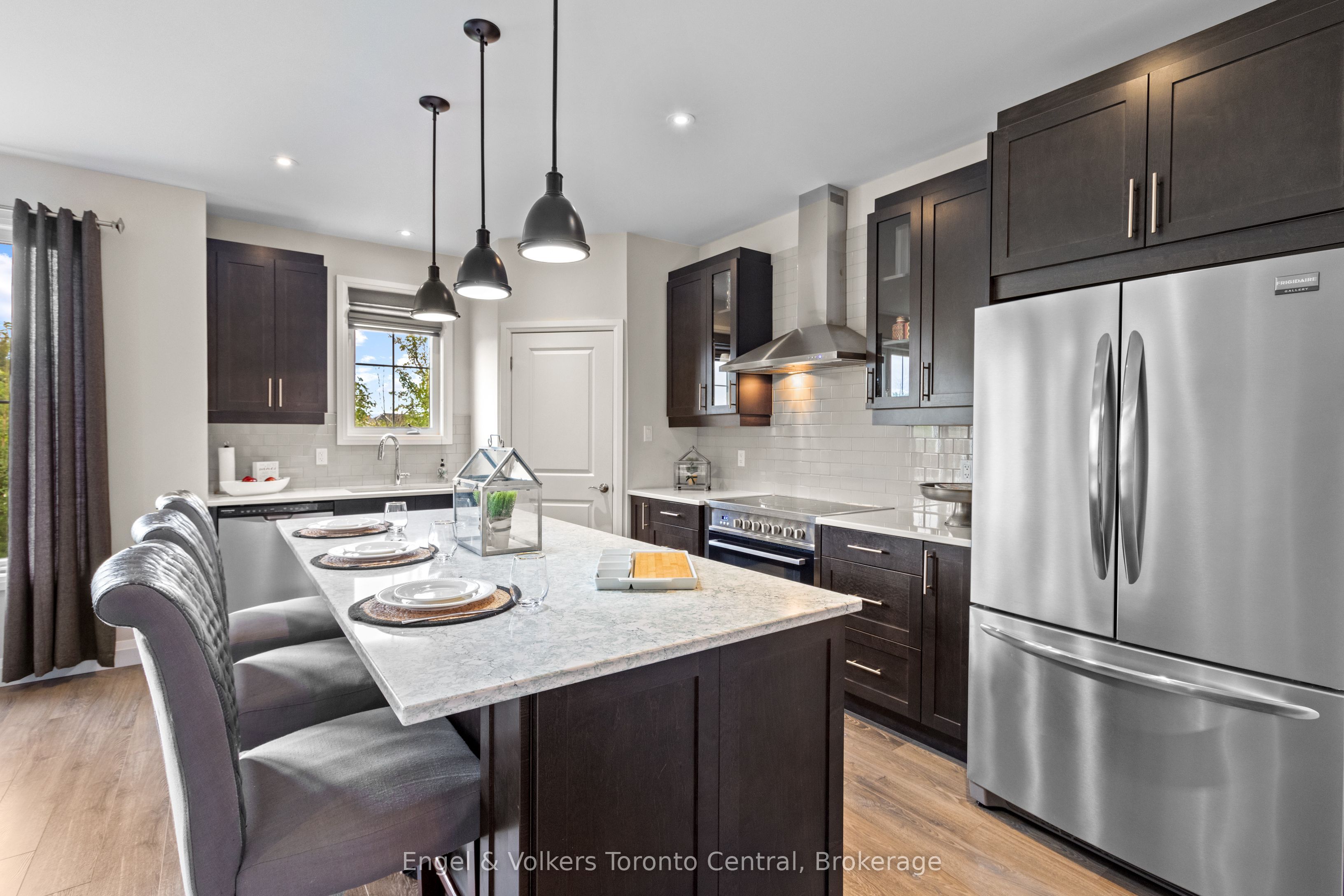 360 Yellow Birch Crescent Property Photo 6