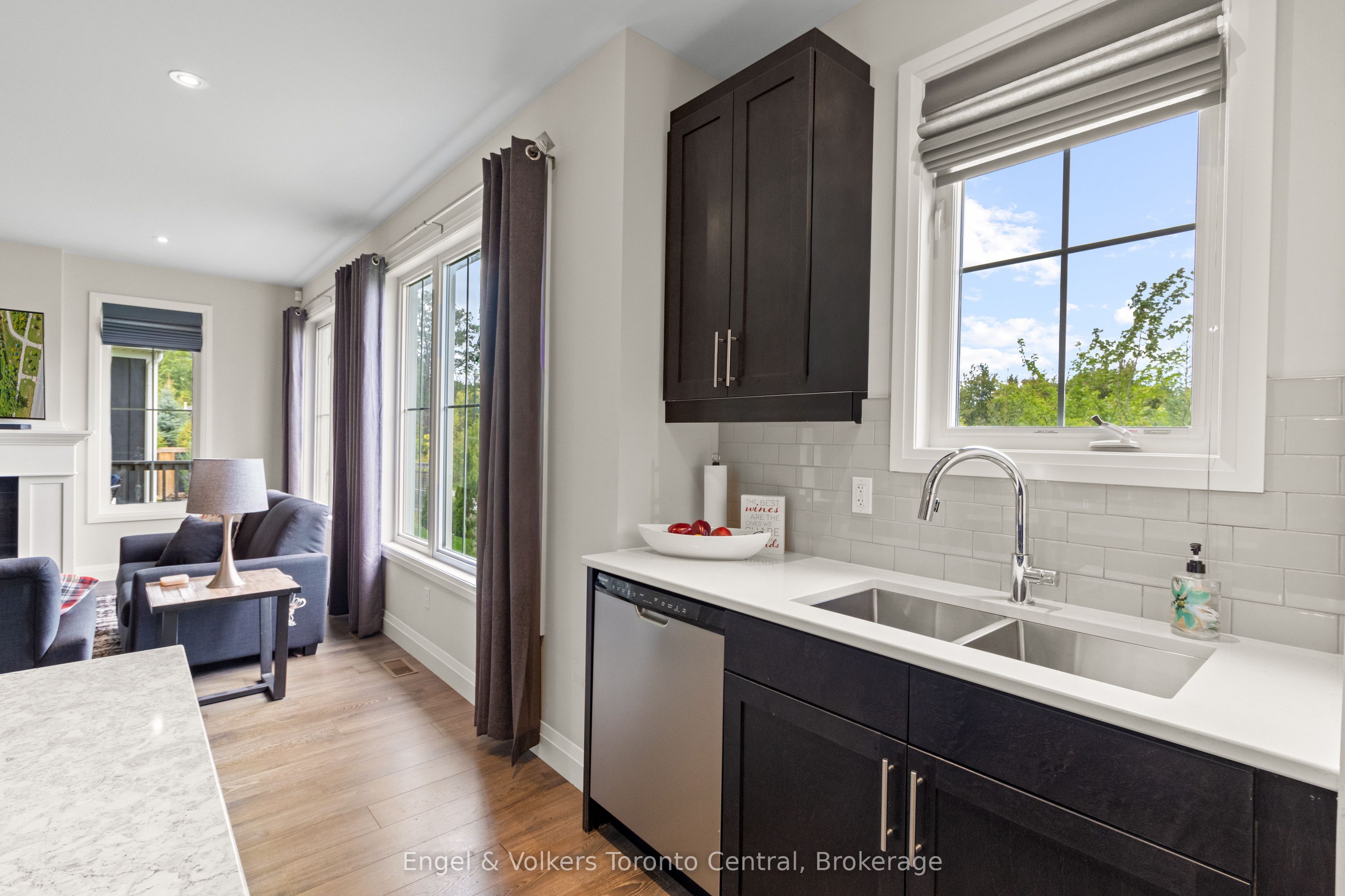 360 Yellow Birch Crescent Property Photo 7