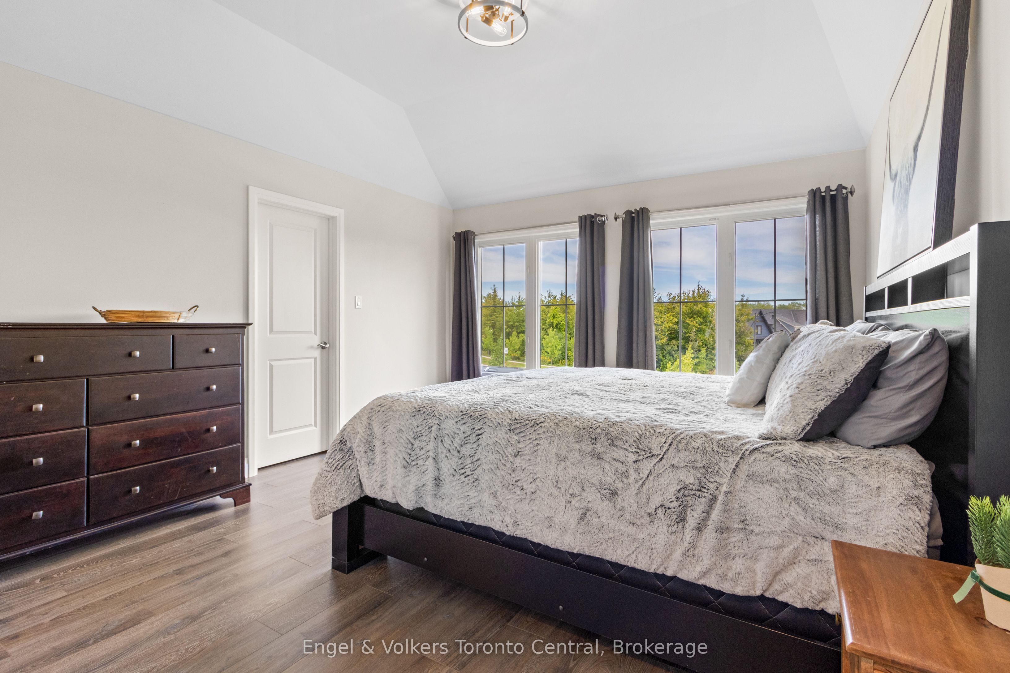 360 Yellow Birch Crescent Property Photo 21