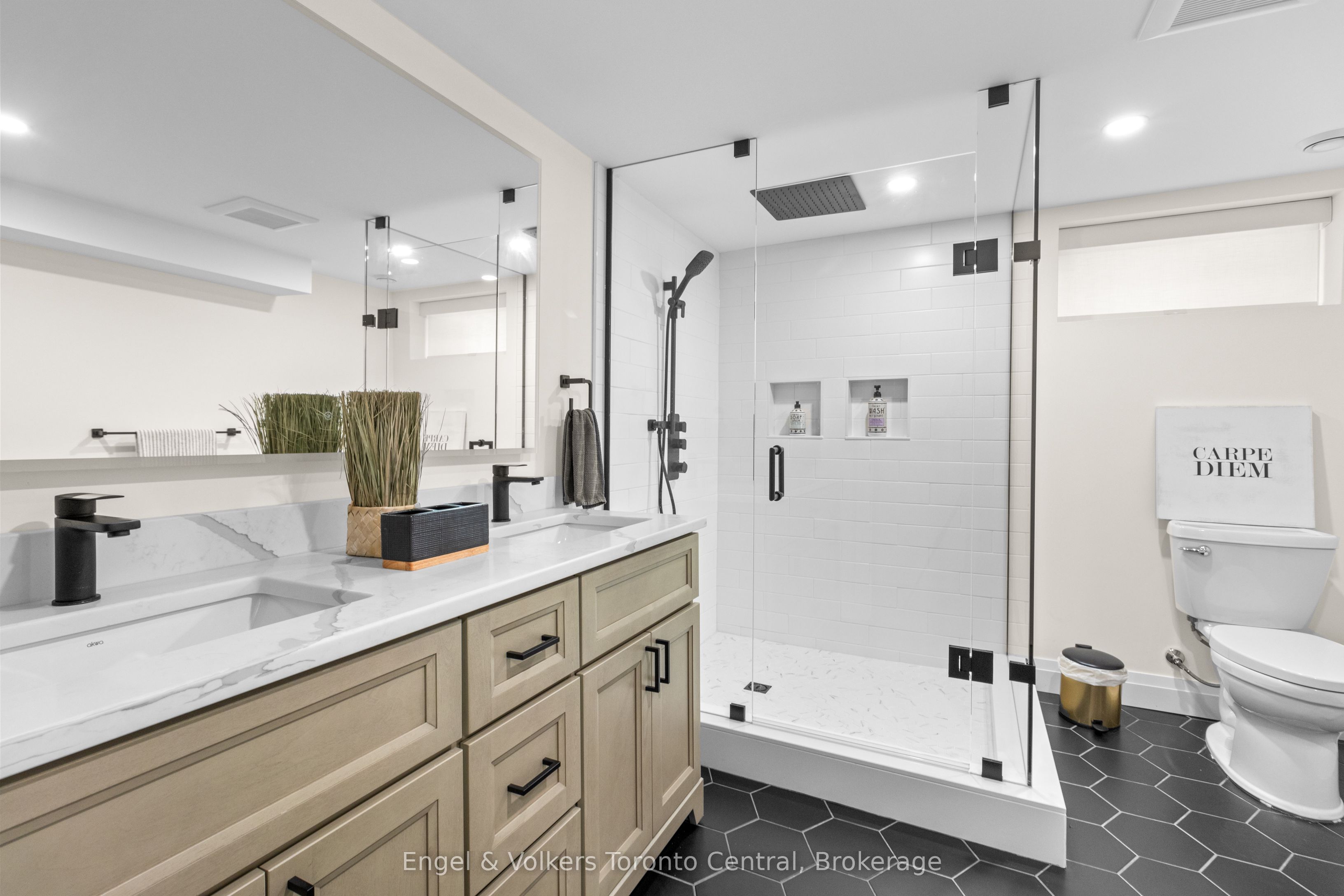 360 Yellow Birch Crescent Property Photo 35
