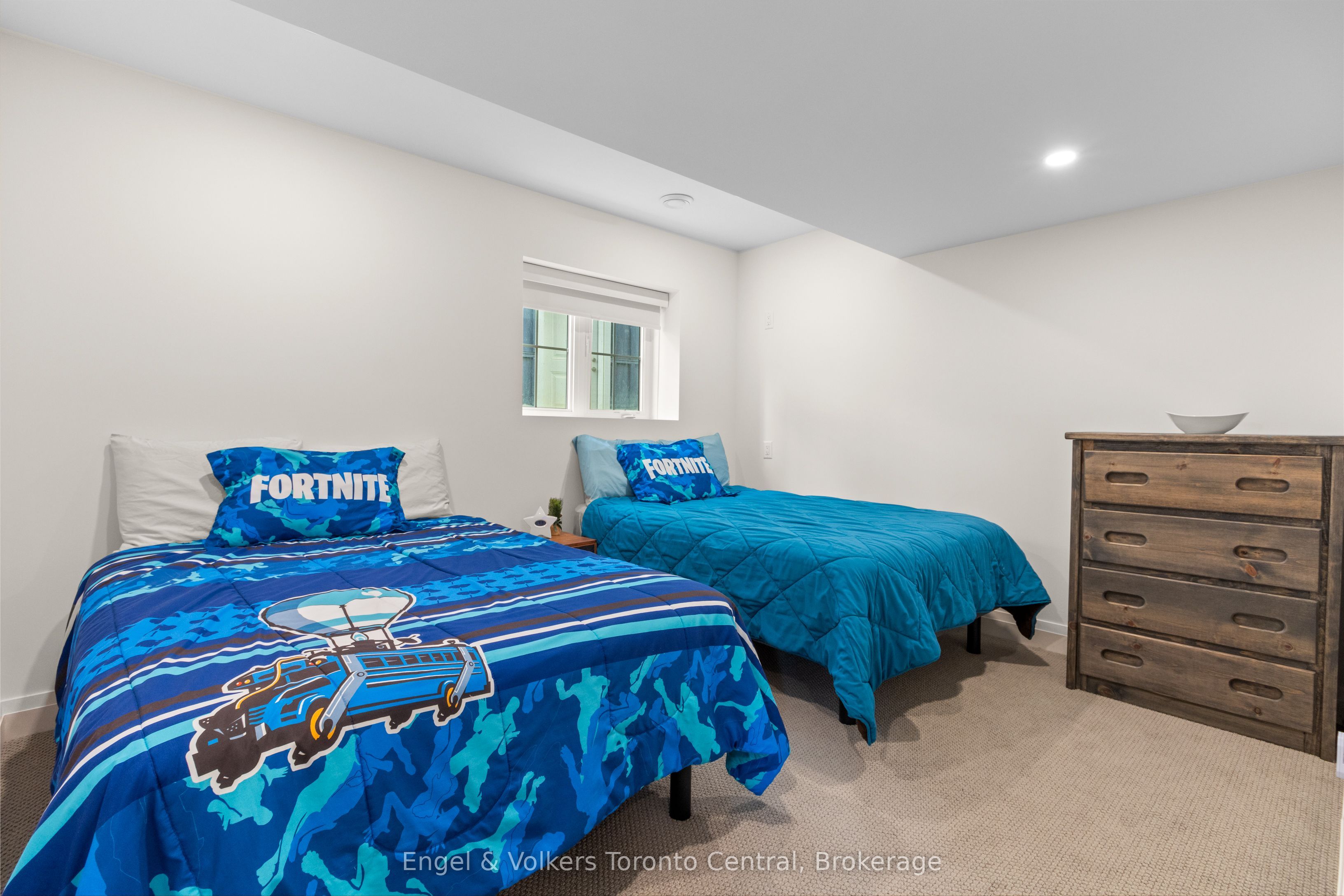 360 Yellow Birch Crescent Property Photo 38