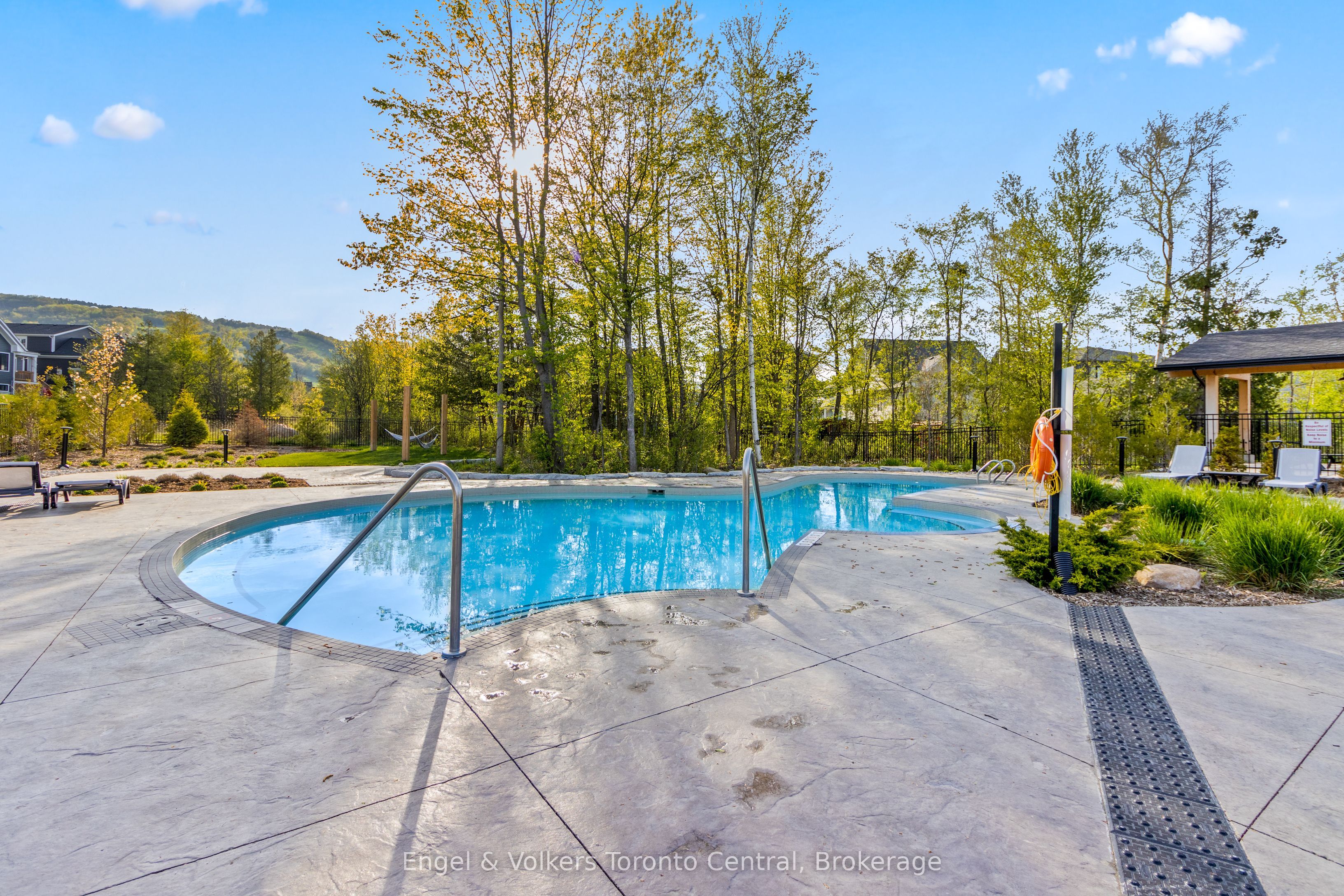 360 Yellow Birch Crescent Property Photo 43