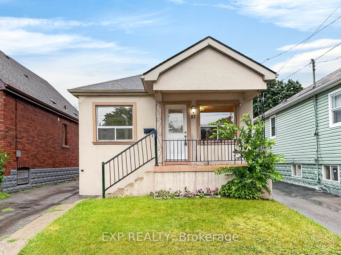 57 Weir Street S Property Photo 1