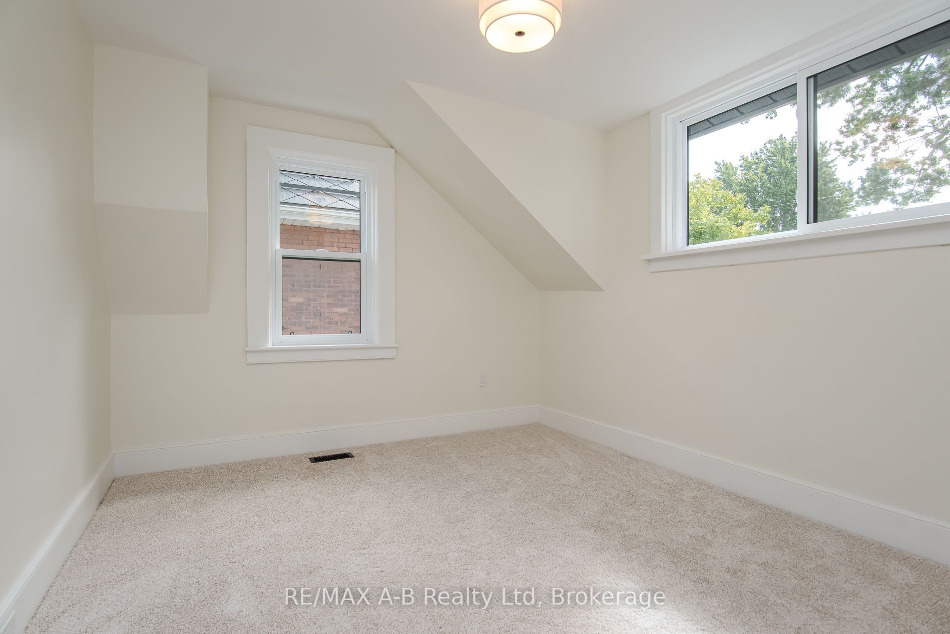 40 East Gore Street Property Photo 32