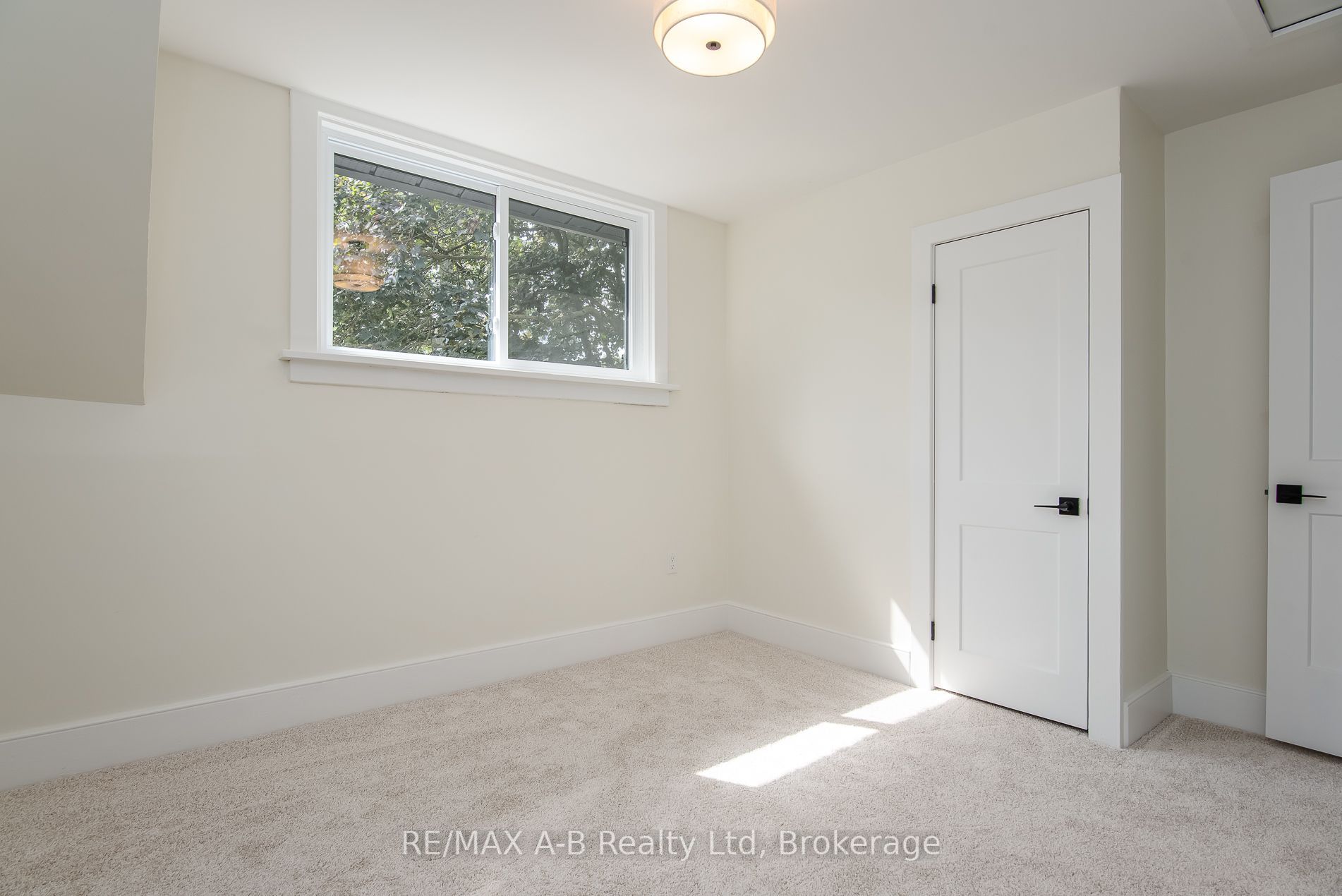 40 East Gore Street Property Photo 33