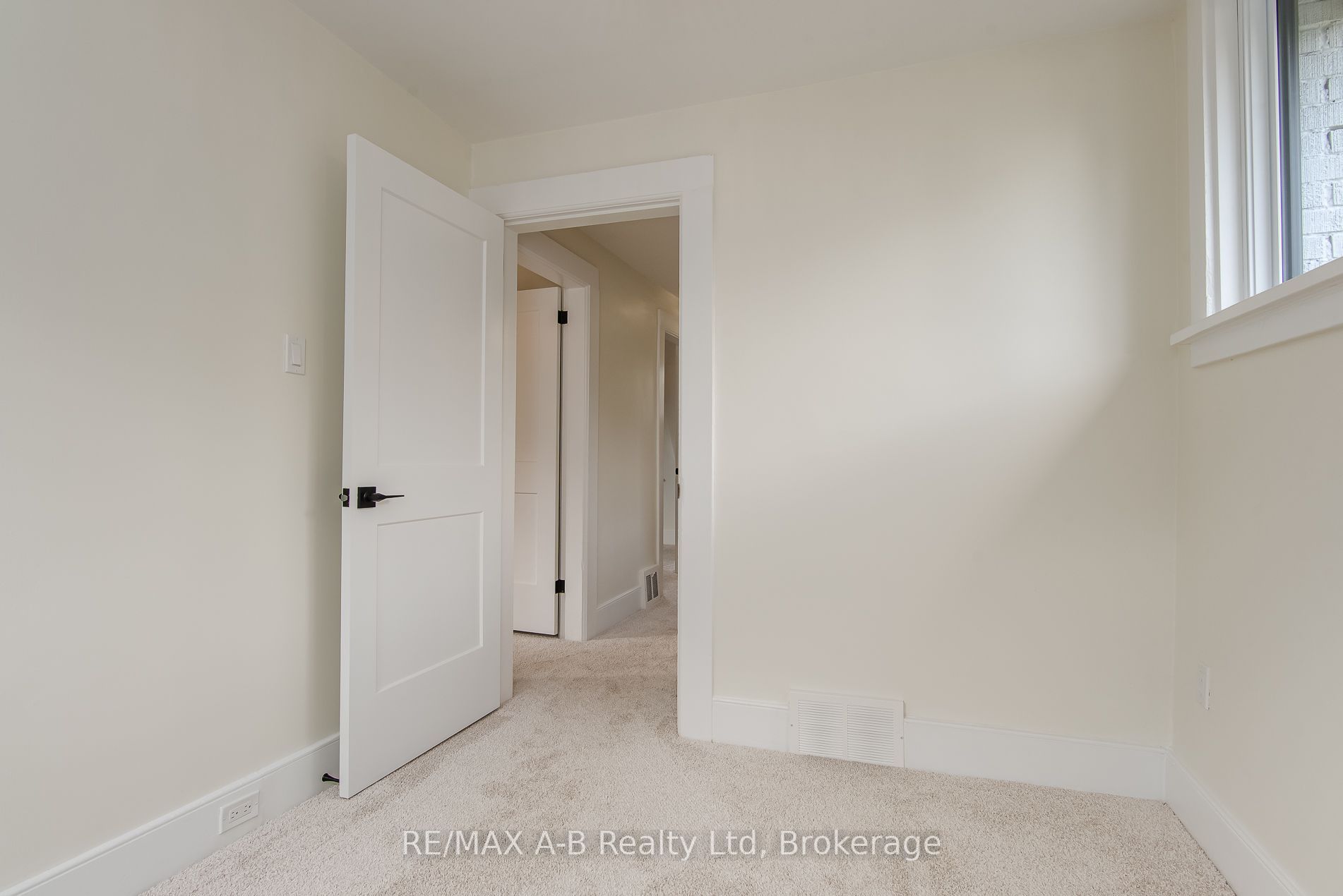 40 East Gore Street Property Photo 35