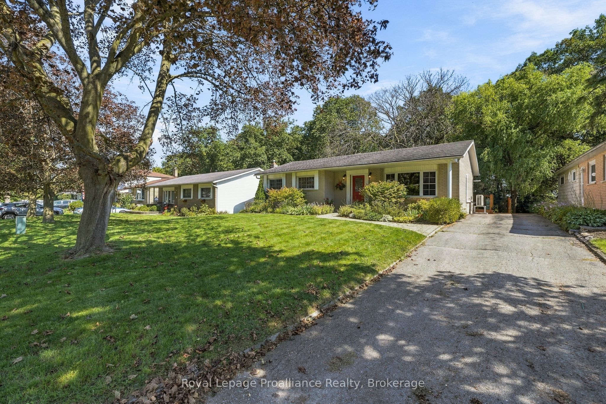 36 Parkview Heights Property Photo 3