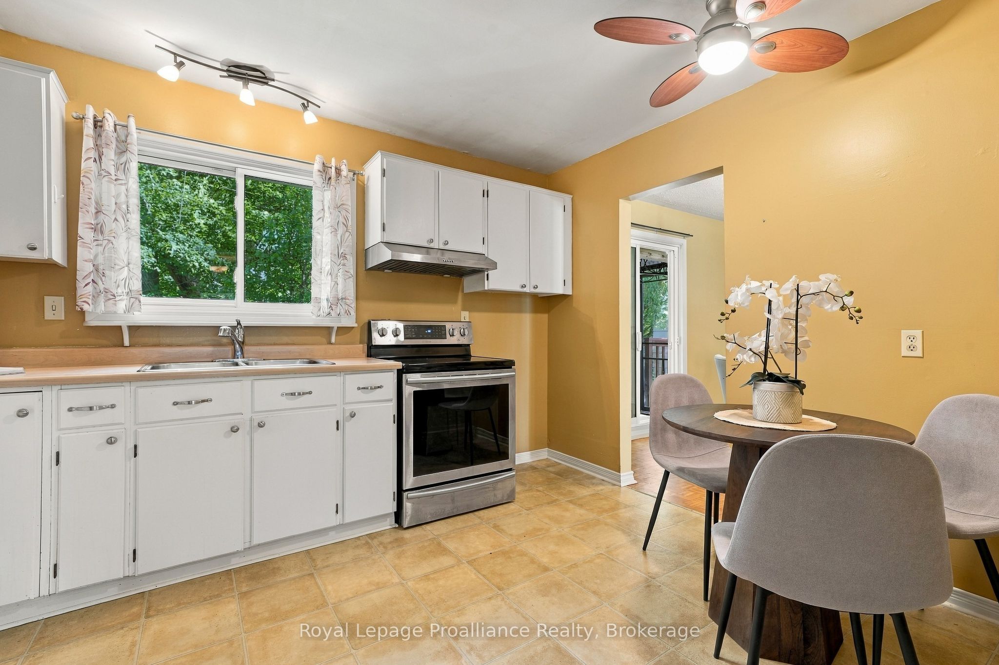 36 Parkview Heights Property Photo 24
