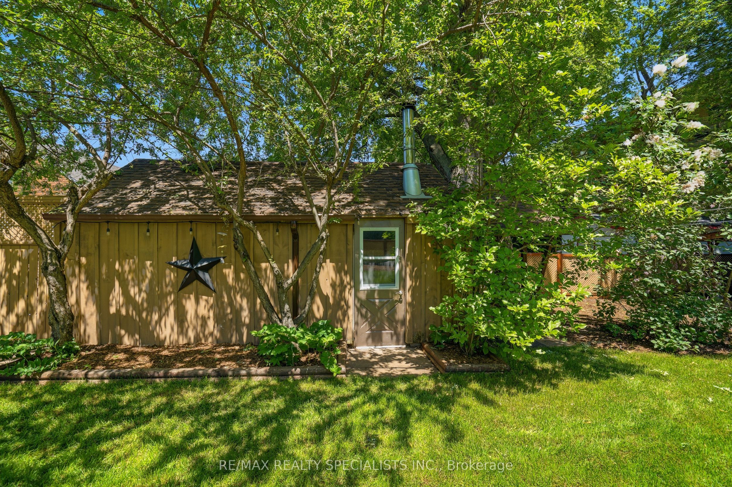 11 Kingsway Boulevard Property Photo 13