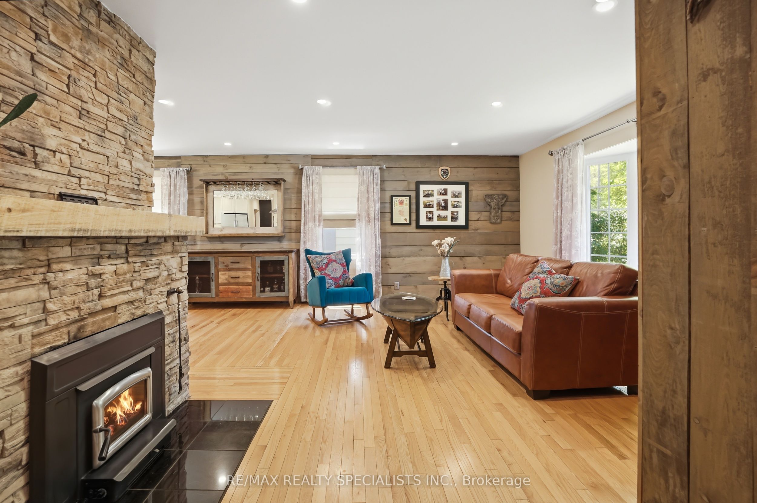 11 Kingsway Boulevard Property Photo 18