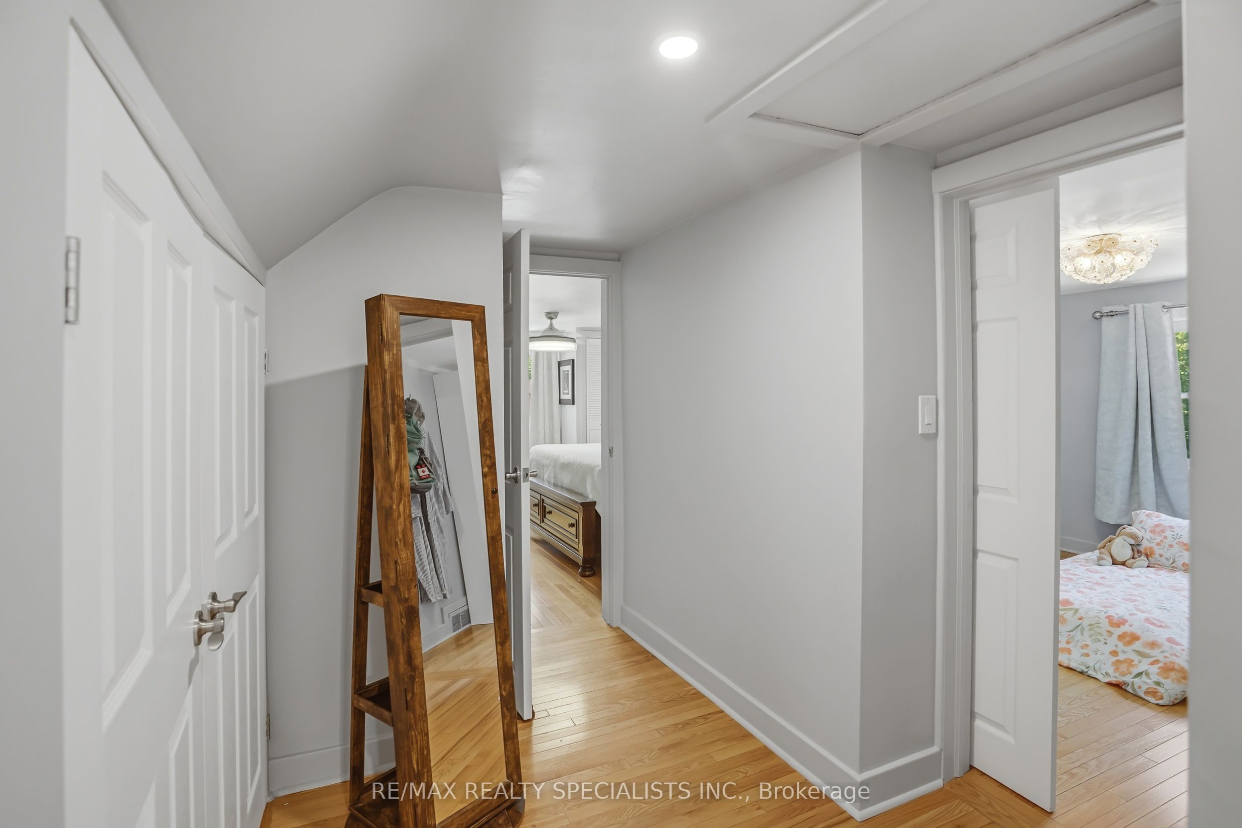 11 Kingsway Boulevard Property Photo 35